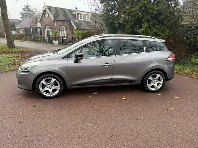 Renault Clio view 3