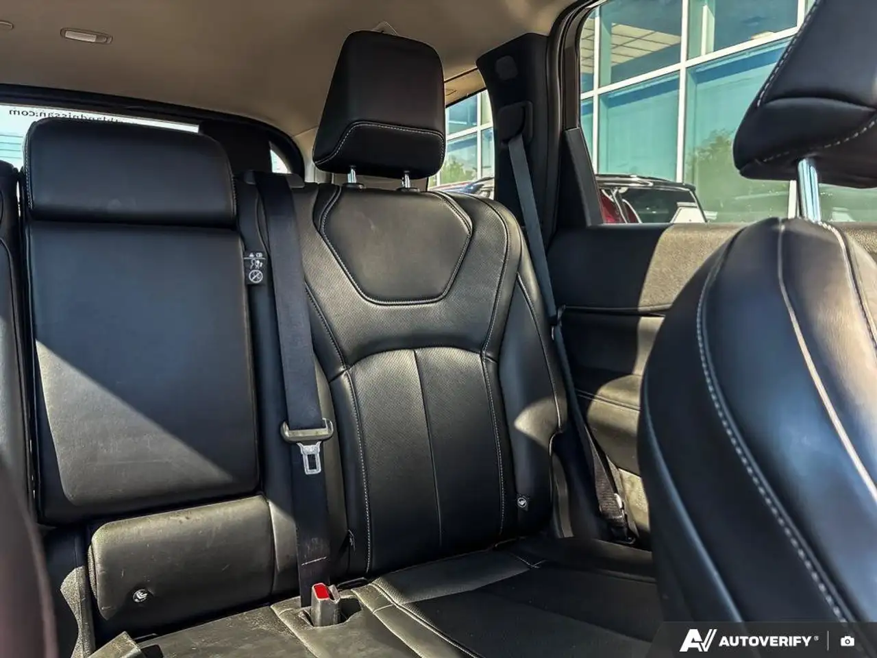 Infiniti QX60 снимка Infiniti QX60