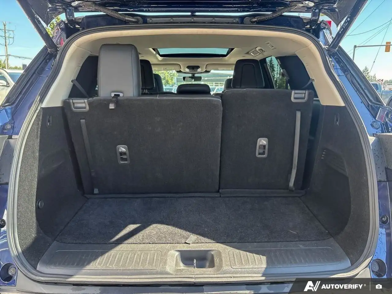 Infiniti QX60 снимка Infiniti QX60