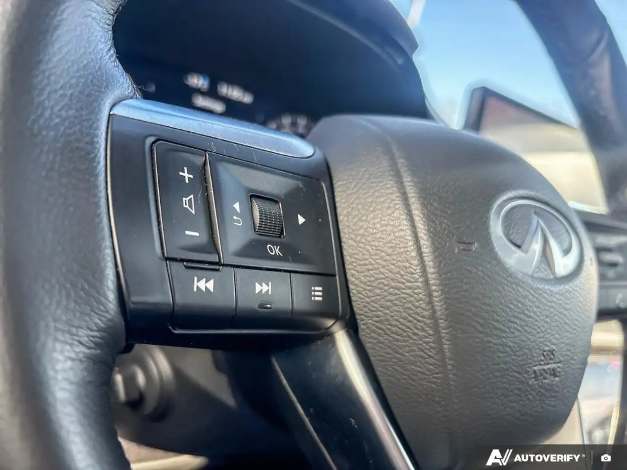 Infiniti QX60 снимка Infiniti QX60