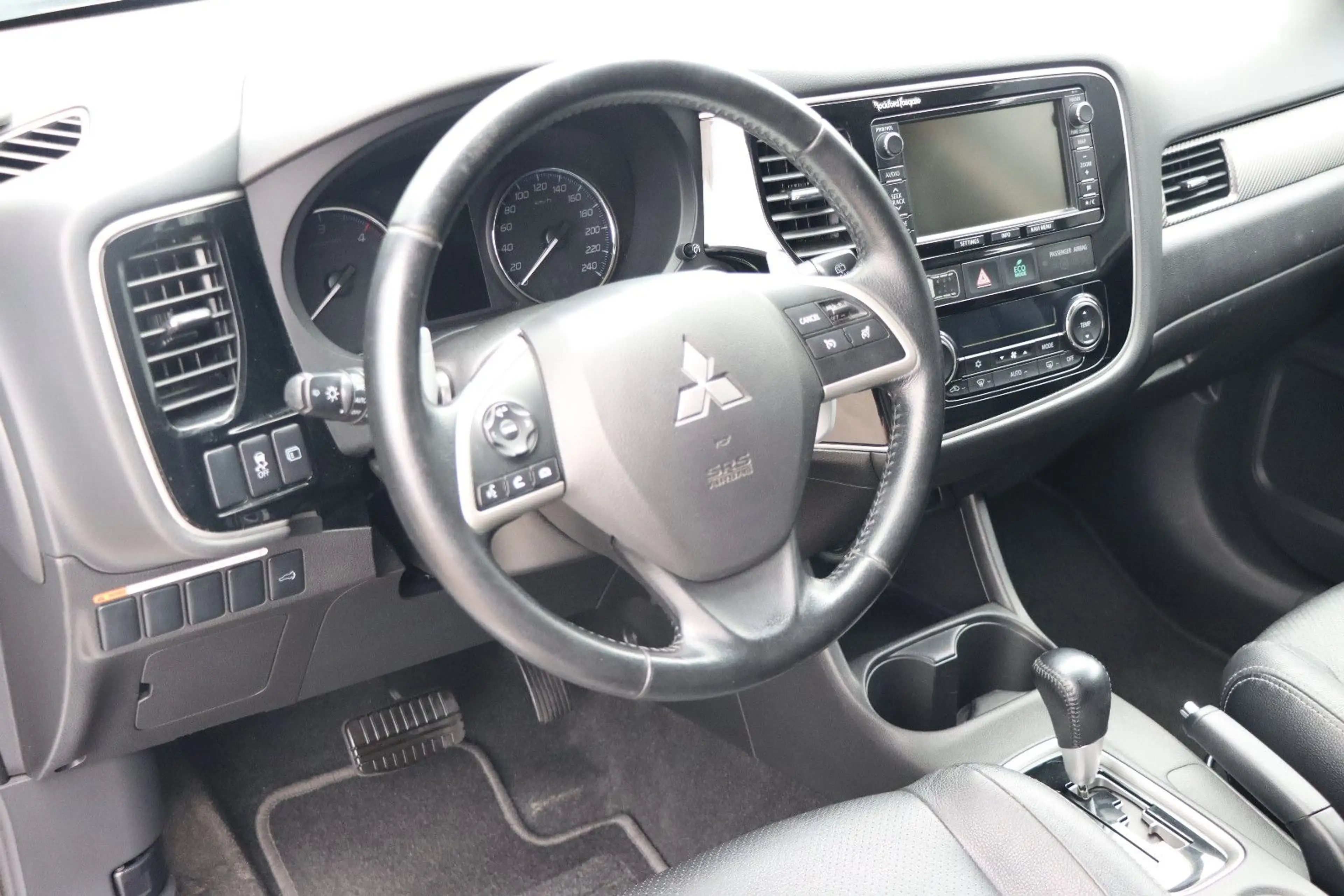 Mitsubishi Outlander ClearTec Instyle 4WD l VOLL l 7-SITZER — photo 14