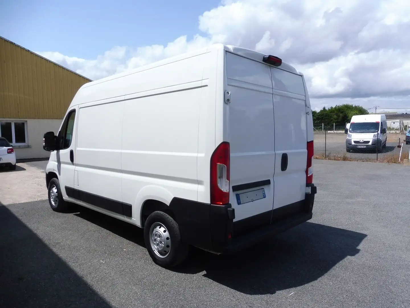 MAN TGE 2140 3.0T STANDARD SURELEVE 2.0 140CH Blanc - 2