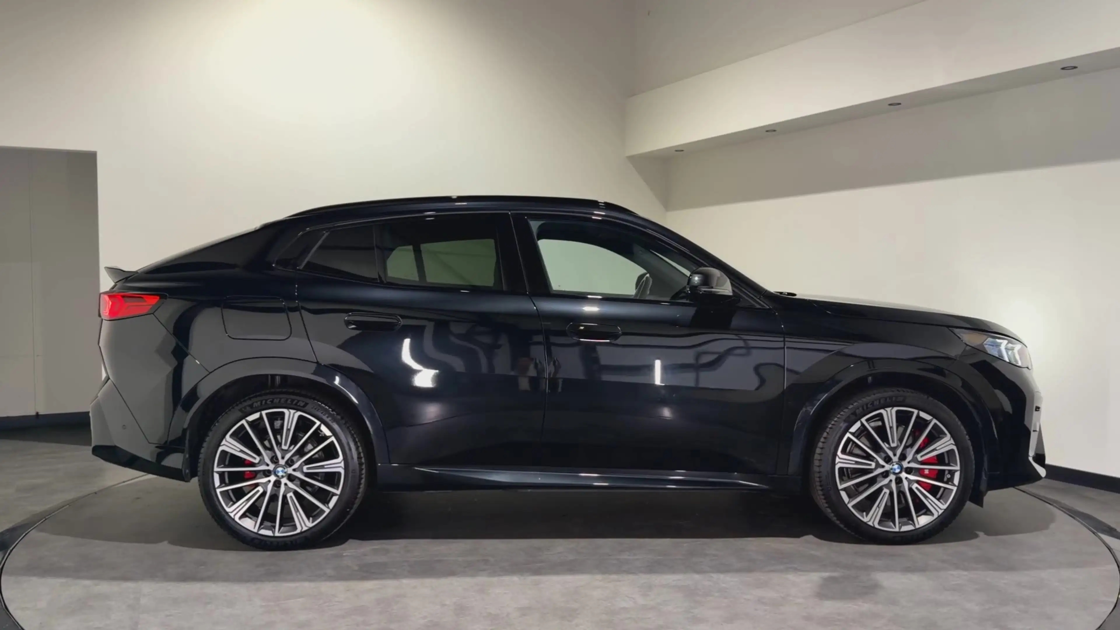BMW iX2 eDrive20 67 kWh M Sport Edition | Panoramadak | Le — photo 2