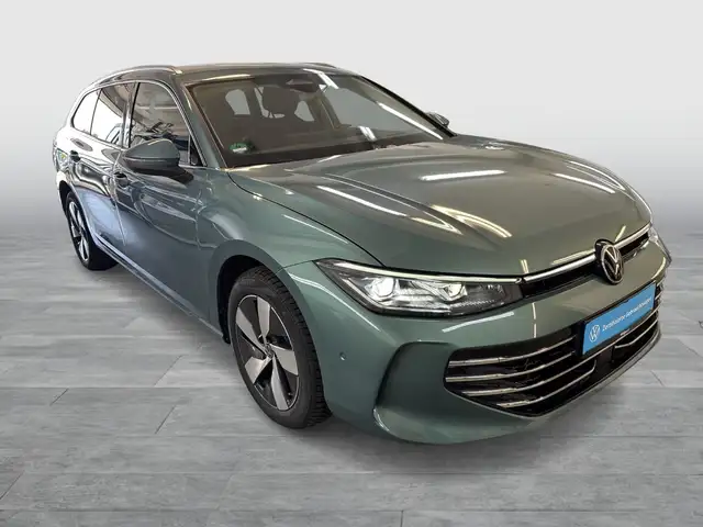Volkswagen Passat view 8