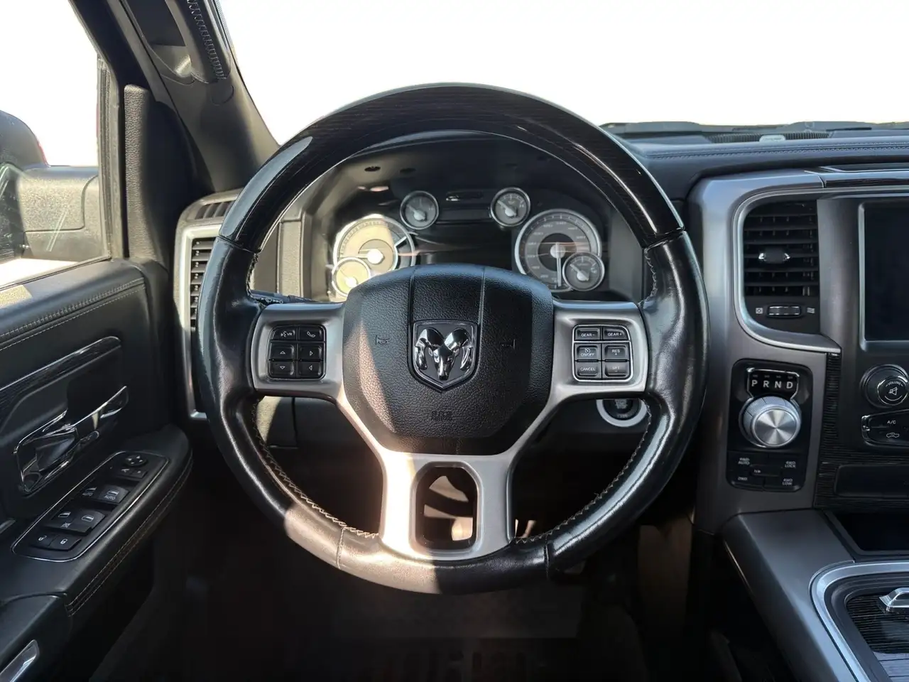 RAM 1500 снимка RAM 1500