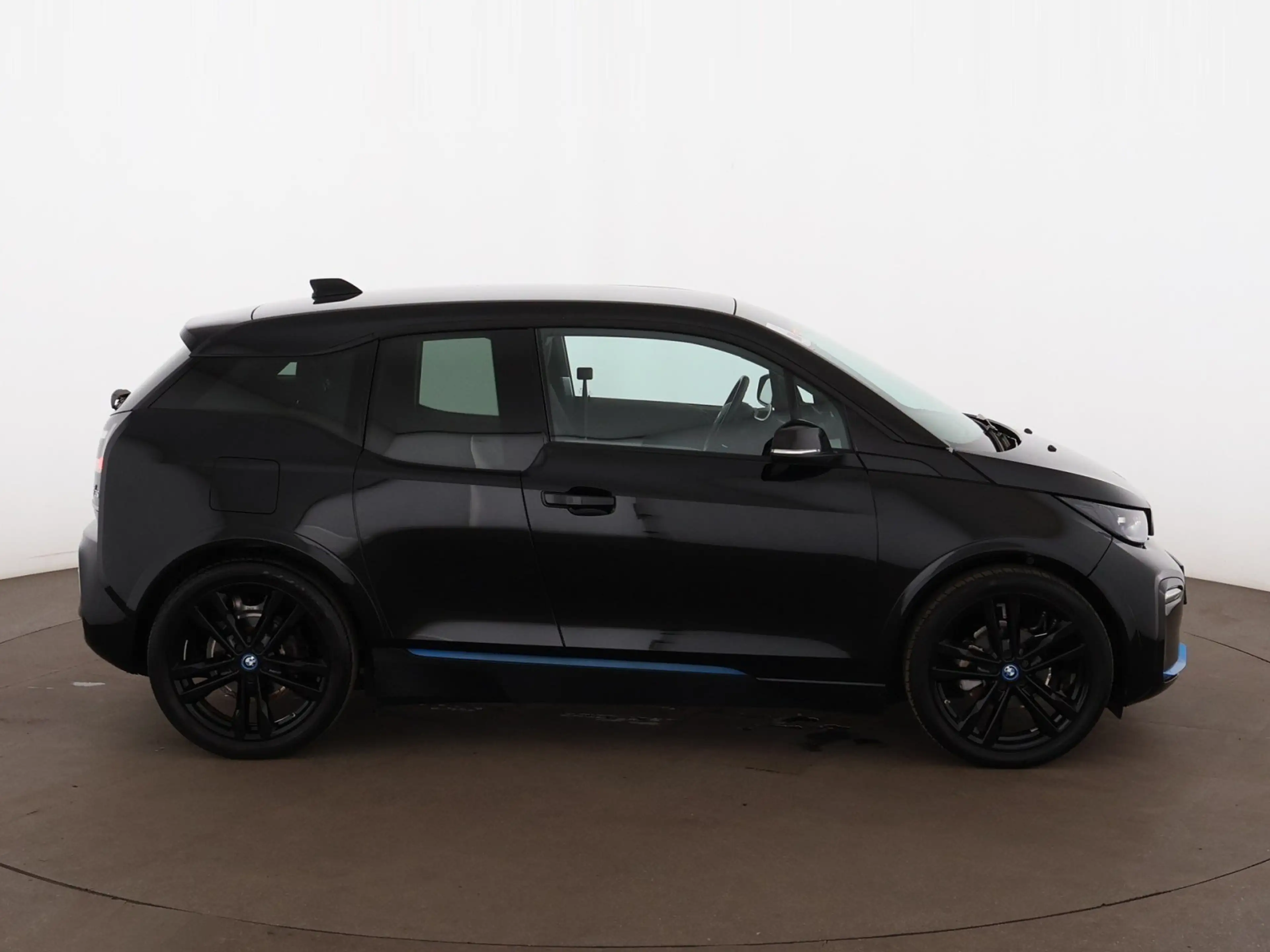 BMW i3 s 42kWh Aut LED WAERMEPUMPE NAVI SITZHZG TEMP — photo 9