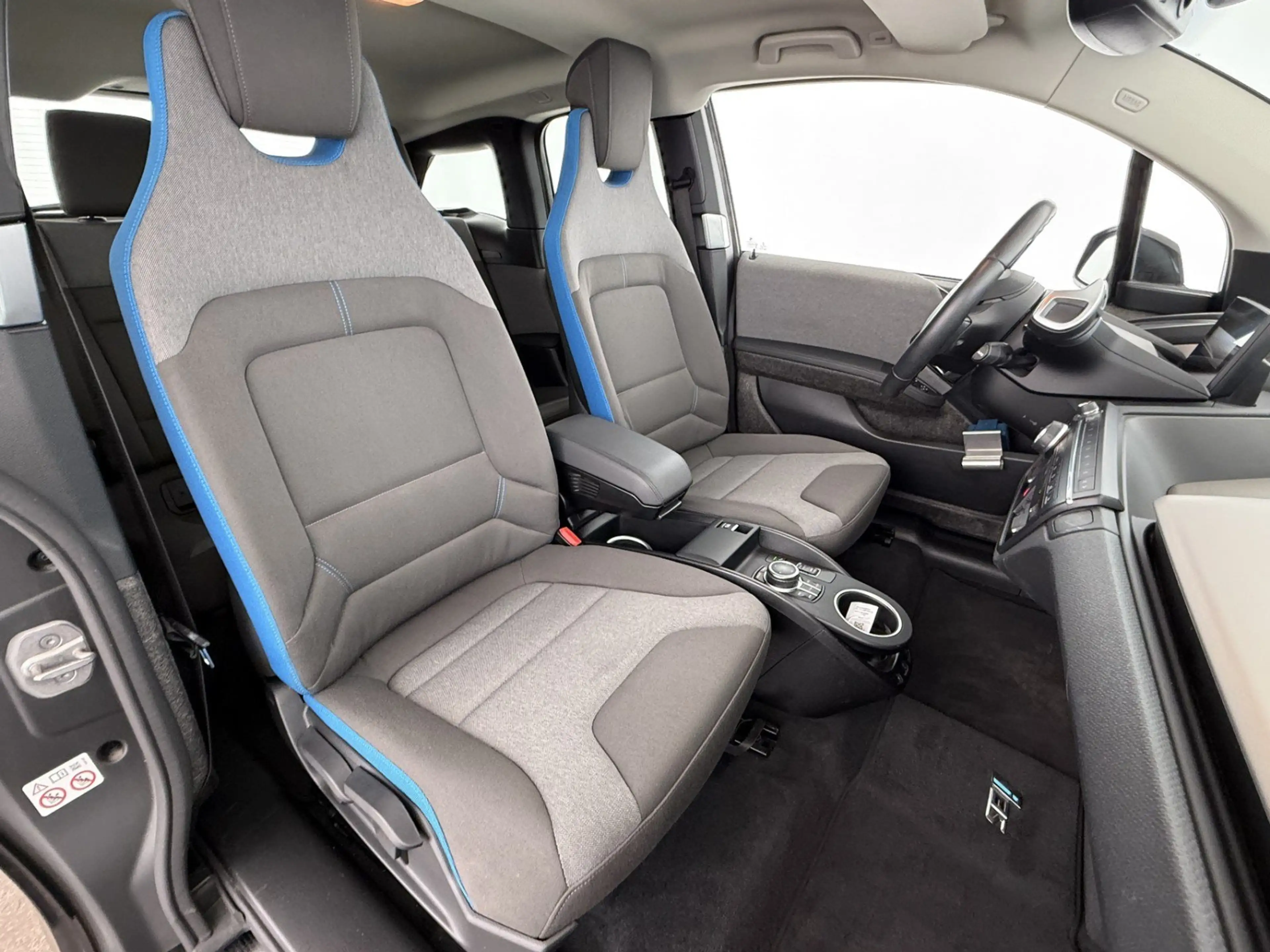 BMW i3 s 42kWh Aut LED WAERMEPUMPE NAVI SITZHZG TEMP — photo 14