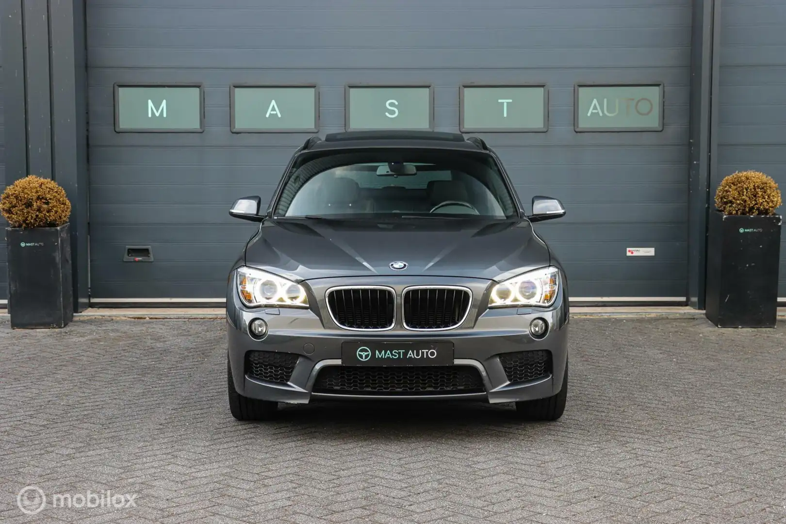 BMW X1 sDrive20i High Executive|M-sport|Pano|NAP|PDC| Grijs - 2