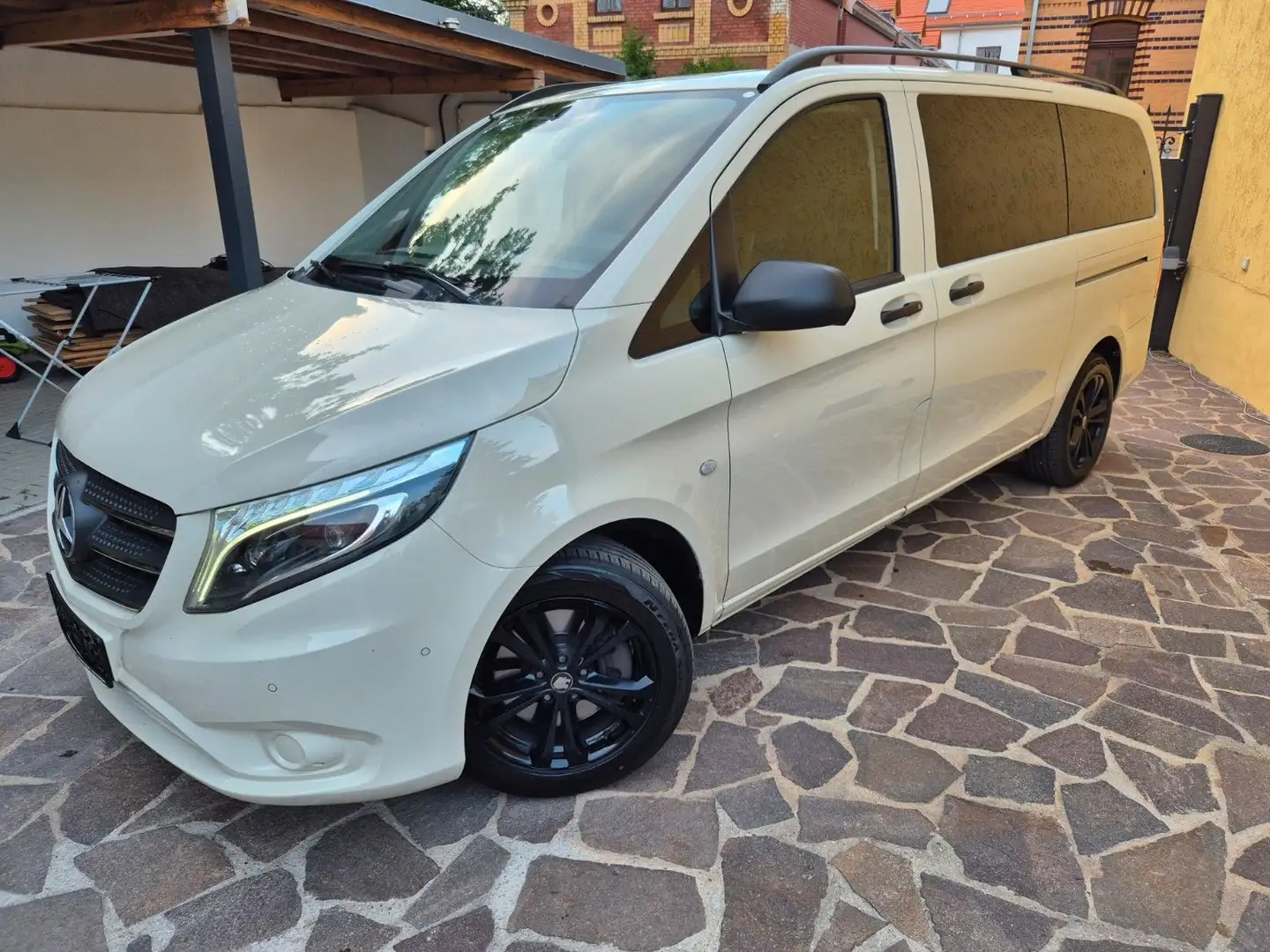 Mercedes-Benz Vito Tourer 119 CDI Edition lang LED AHK Kamera Gris - 2