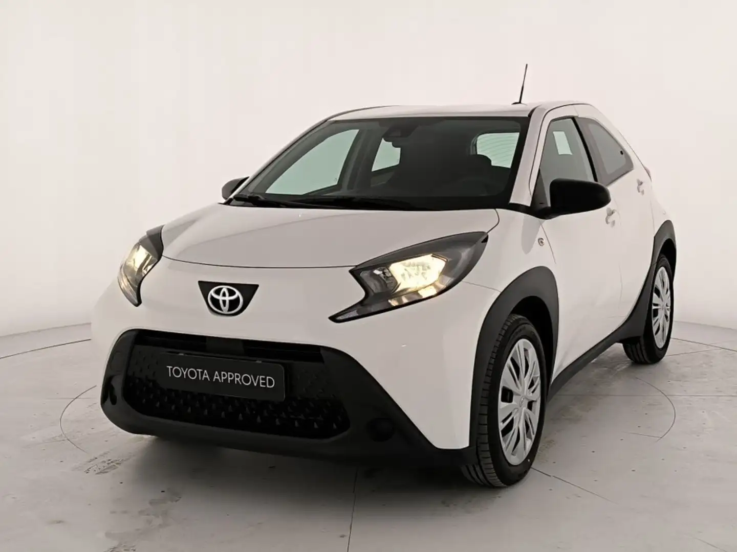 Toyota Aygo X x 1.0 active 72cv s-cvt - 1