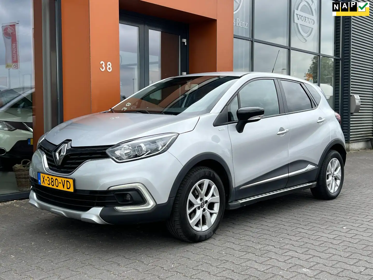 Renault Captur 0.9 TCe Intens|Navi|Airco|Cruise|Isofix|Keyless Grijs - 1