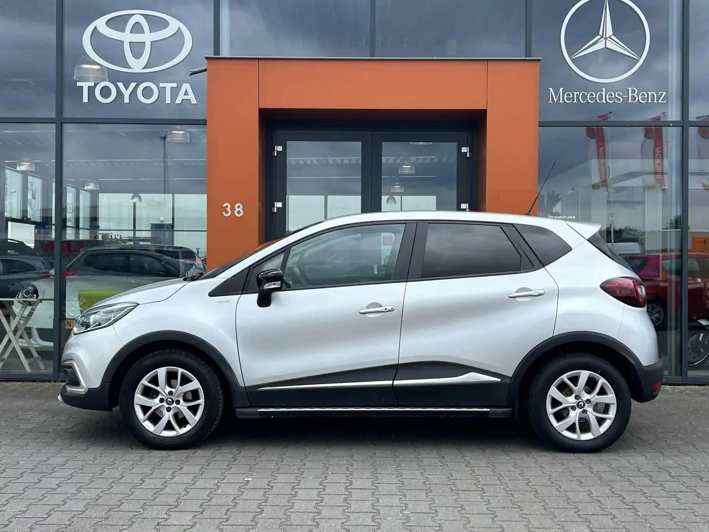 Renault Captur 0.9 TCe Intens|Navi|Airco|Cruise|Isofix|Keyless Grijs - 2