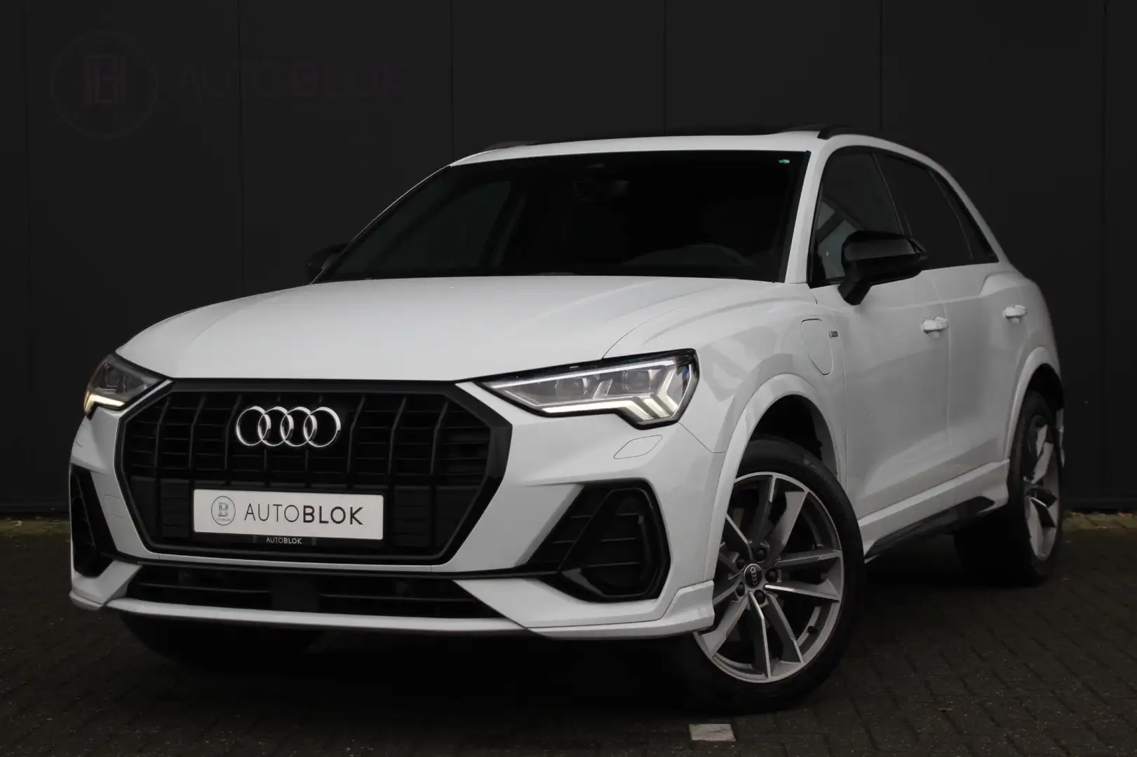 Audi Q3 45 TFSI e S edition | SONOS | Panoramadak | Apple Weiß - 1