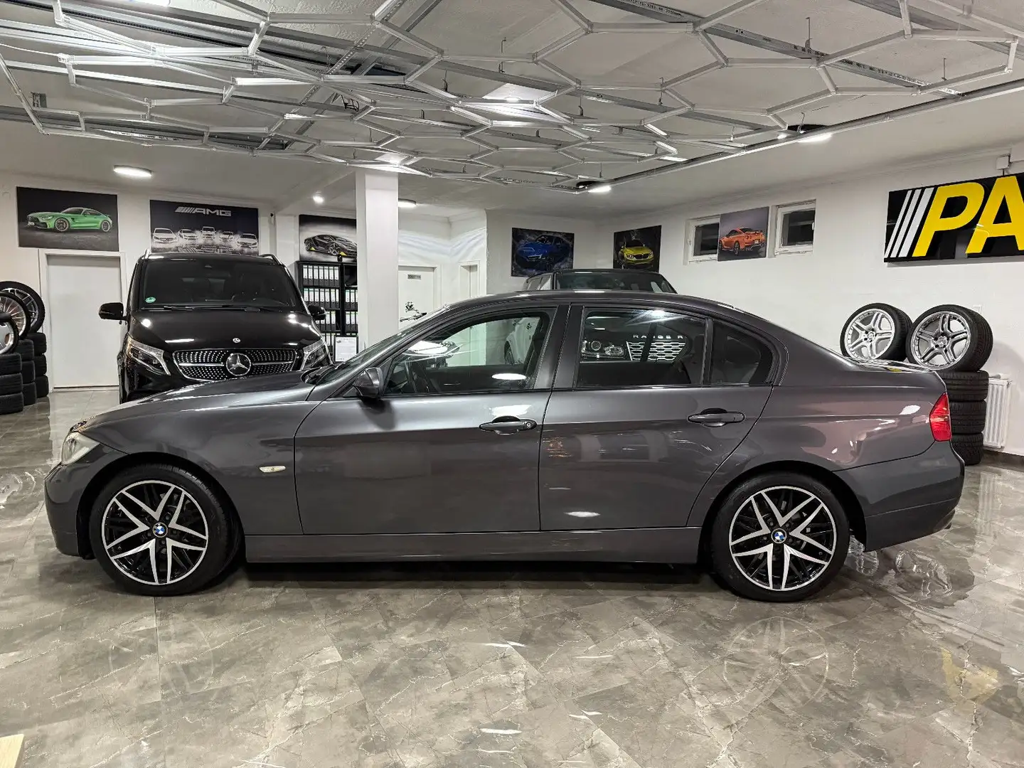 BMW 320 i Lim. / Xenon Klimaautomatik SHZ PDC AHK siva - 2
