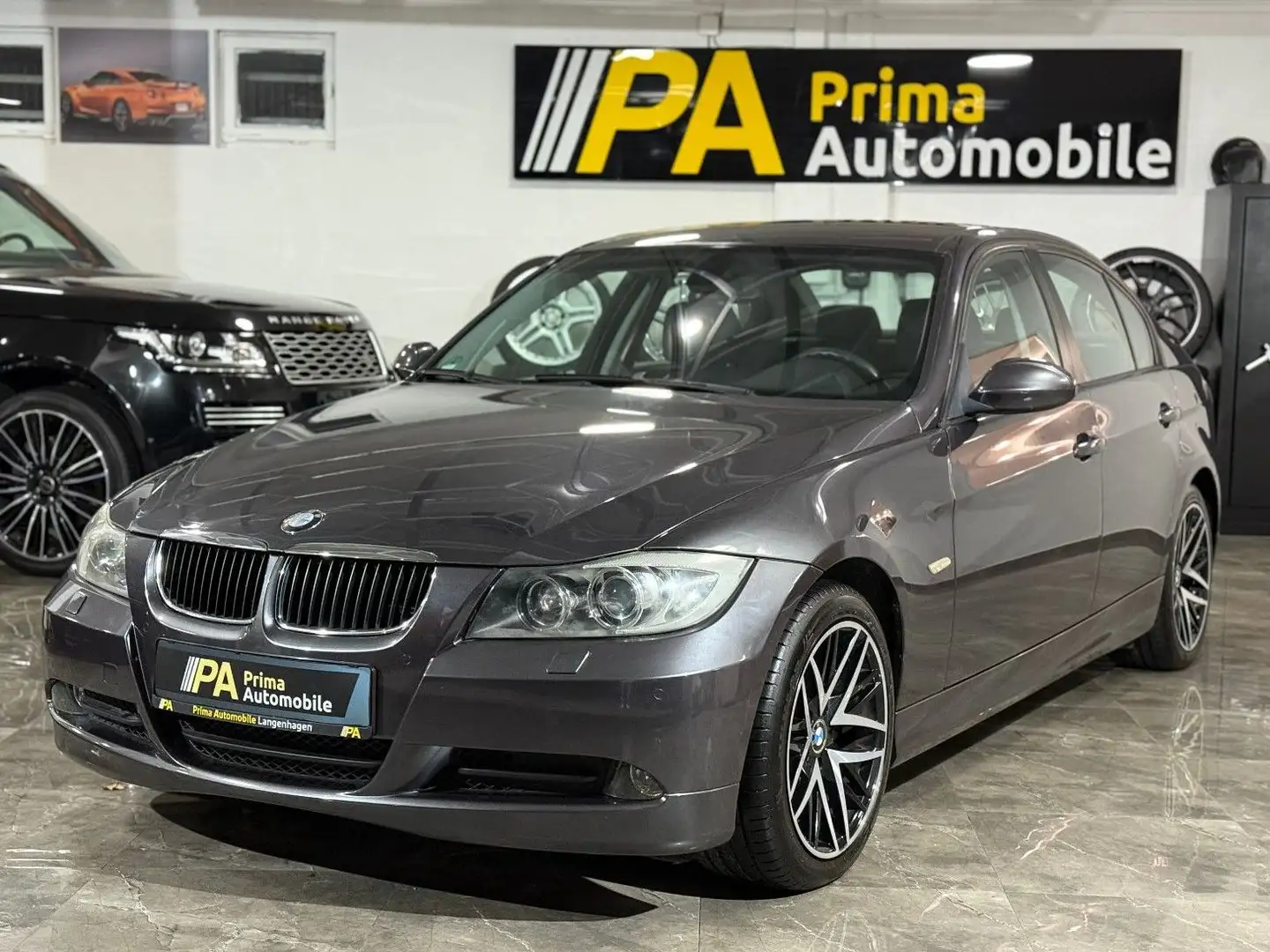 BMW 320 i Lim. / Xenon Klimaautomatik SHZ PDC AHK siva - 1