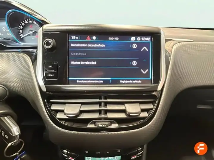 Peugeot 2008 1.2 Pure Tech S&S Allure (2017) 2019, foto 25