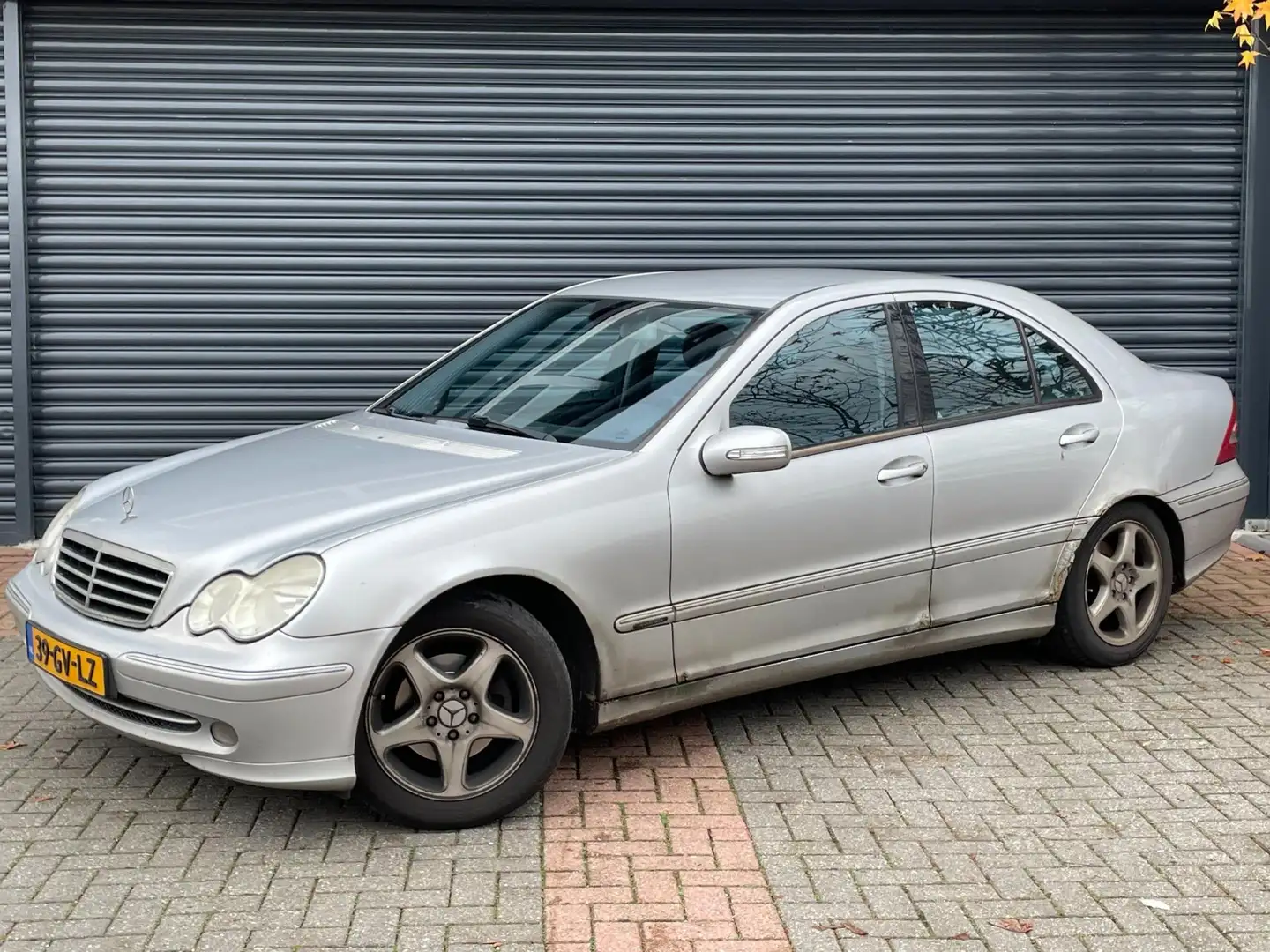 Mercedes-Benz C 200 K. Elegance Aut | Airco | Trekhaak | Cruise Grau - 2