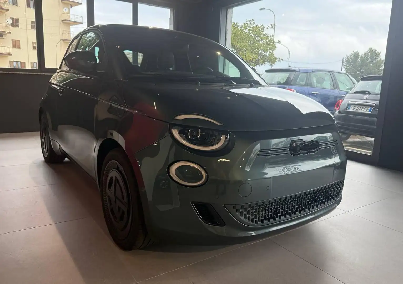 Fiat 500e Berlina 85 kWh Giorgio Armani Verde - 2