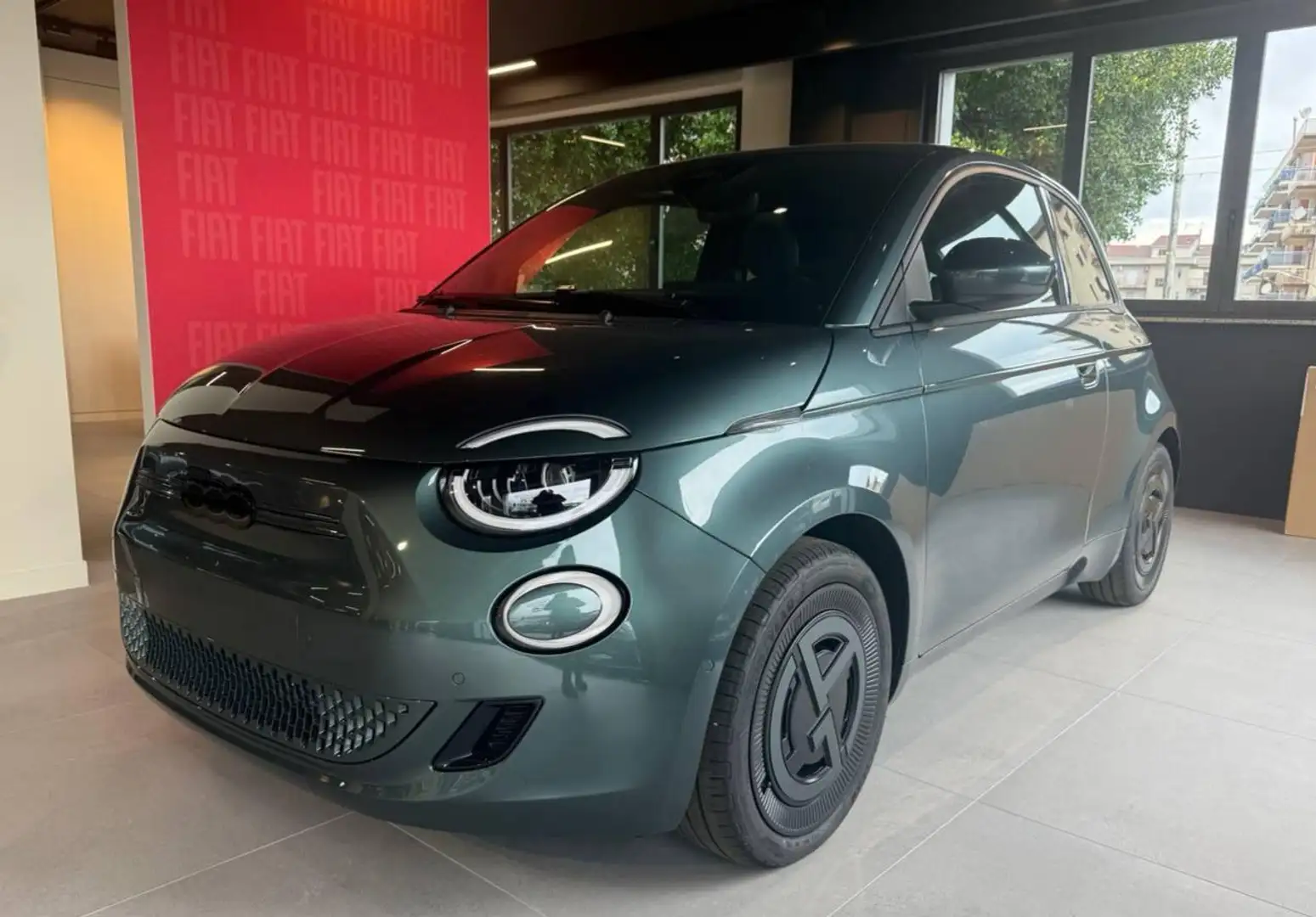 Fiat 500e Berlina 85 kWh Giorgio Armani Verde - 1