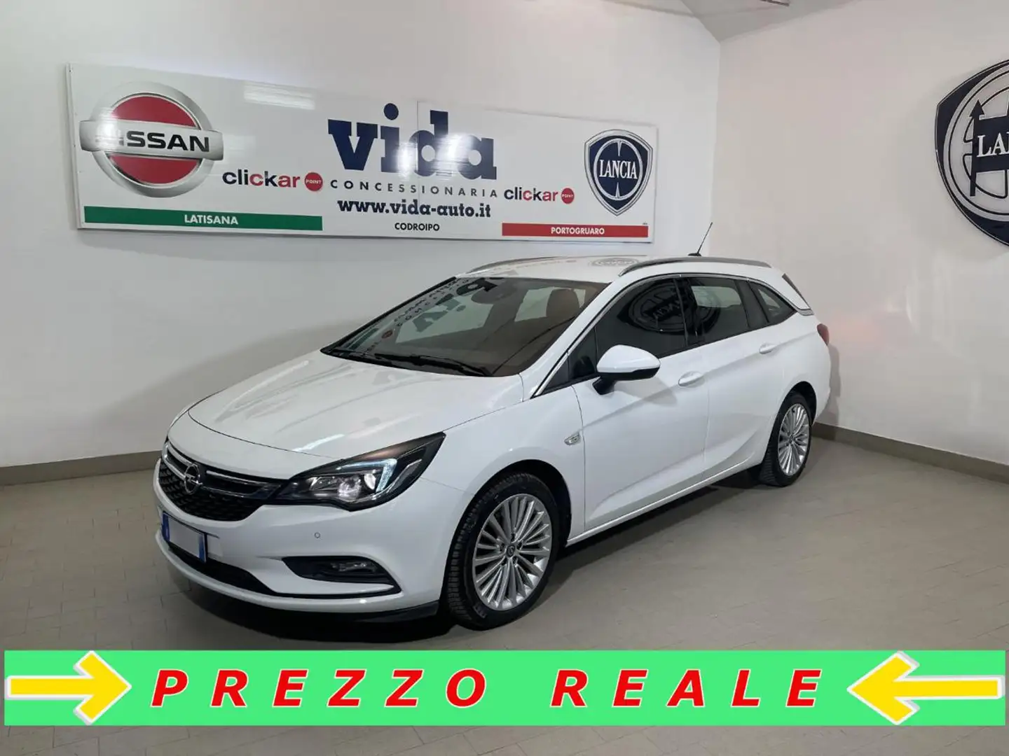 Opel Astra 1.6 CDTi 136CV aut. Sports Tourer Innovation Bianco - 1