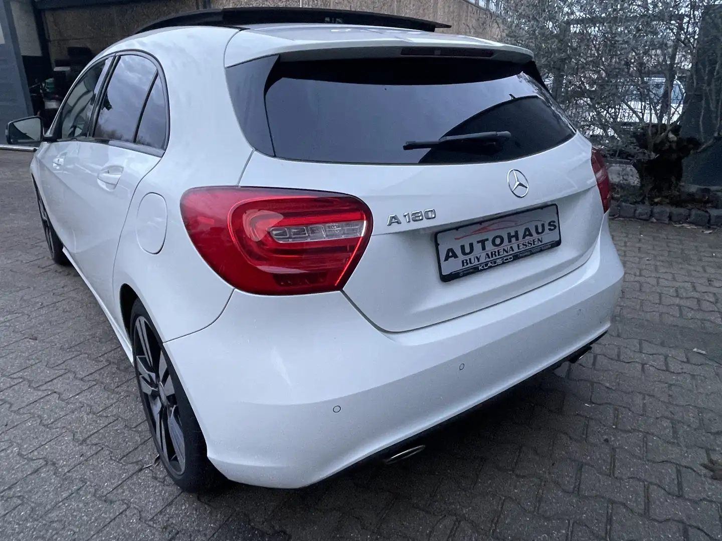 Mercedes-Benz A 180 Urban BlueEfficiency Voll Panorama Weiss SHeft Top Weiß - 2