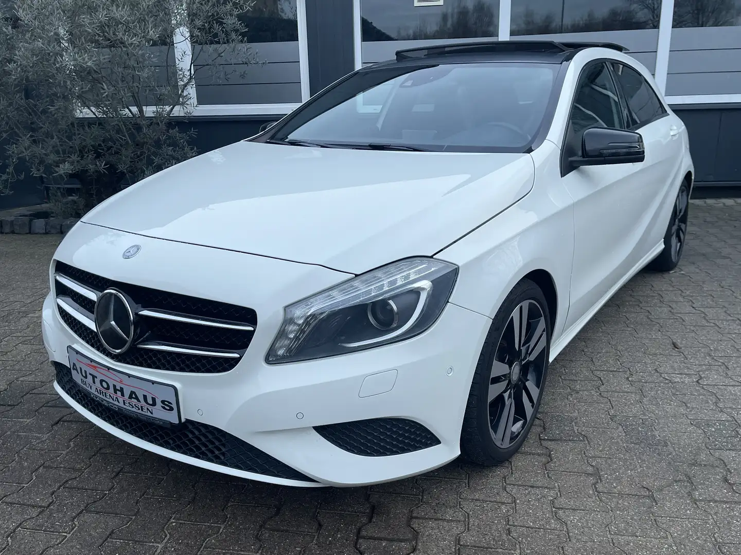 Mercedes-Benz A 180 Urban BlueEfficiency Voll Panorama Weiss SHeft Top Weiß - 1