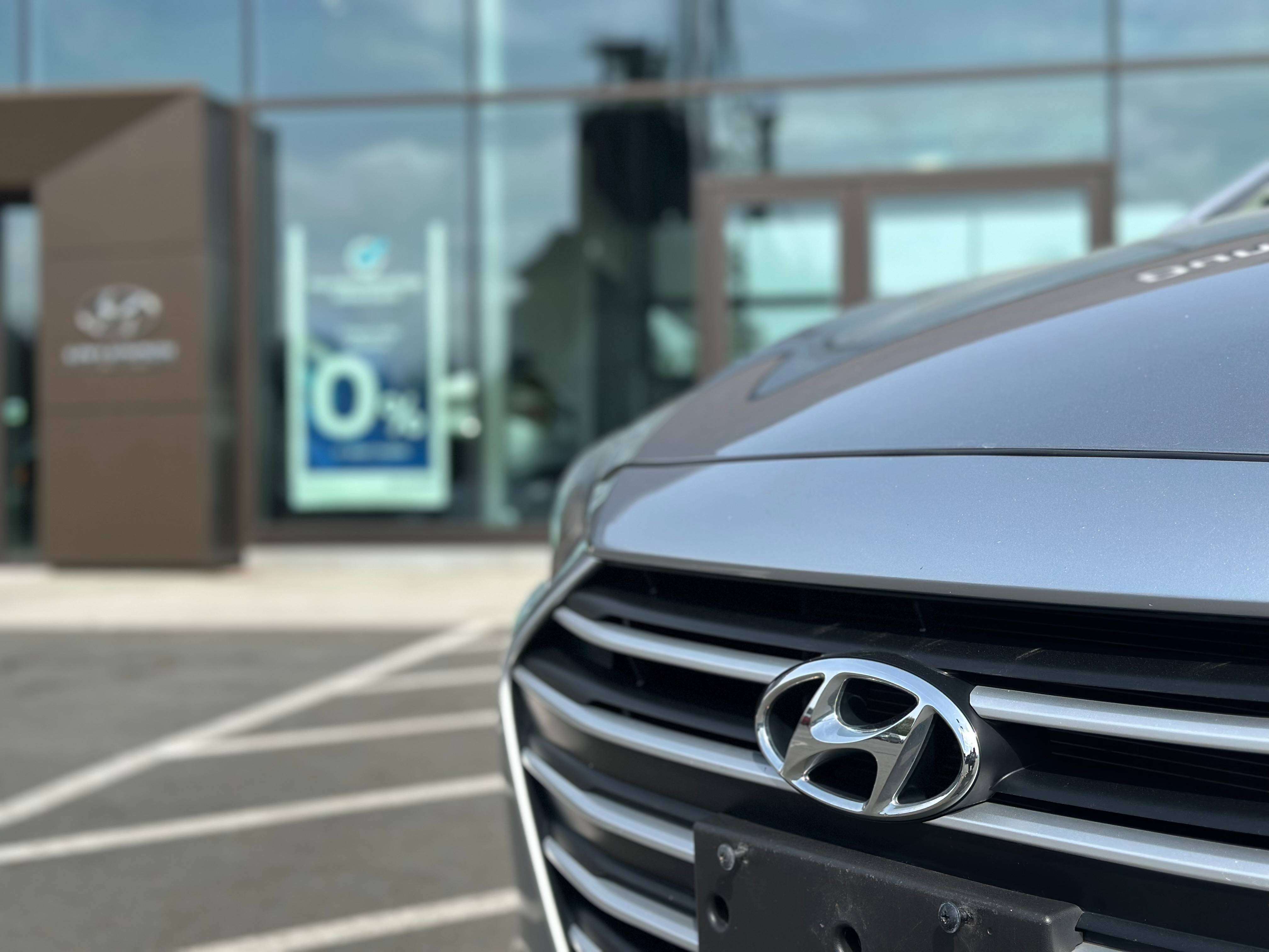 2017 Hyundai Elantra LE! HEATED SEATS! BLUETOOTH! ISLAND OWN & SERVICED — снимка 1