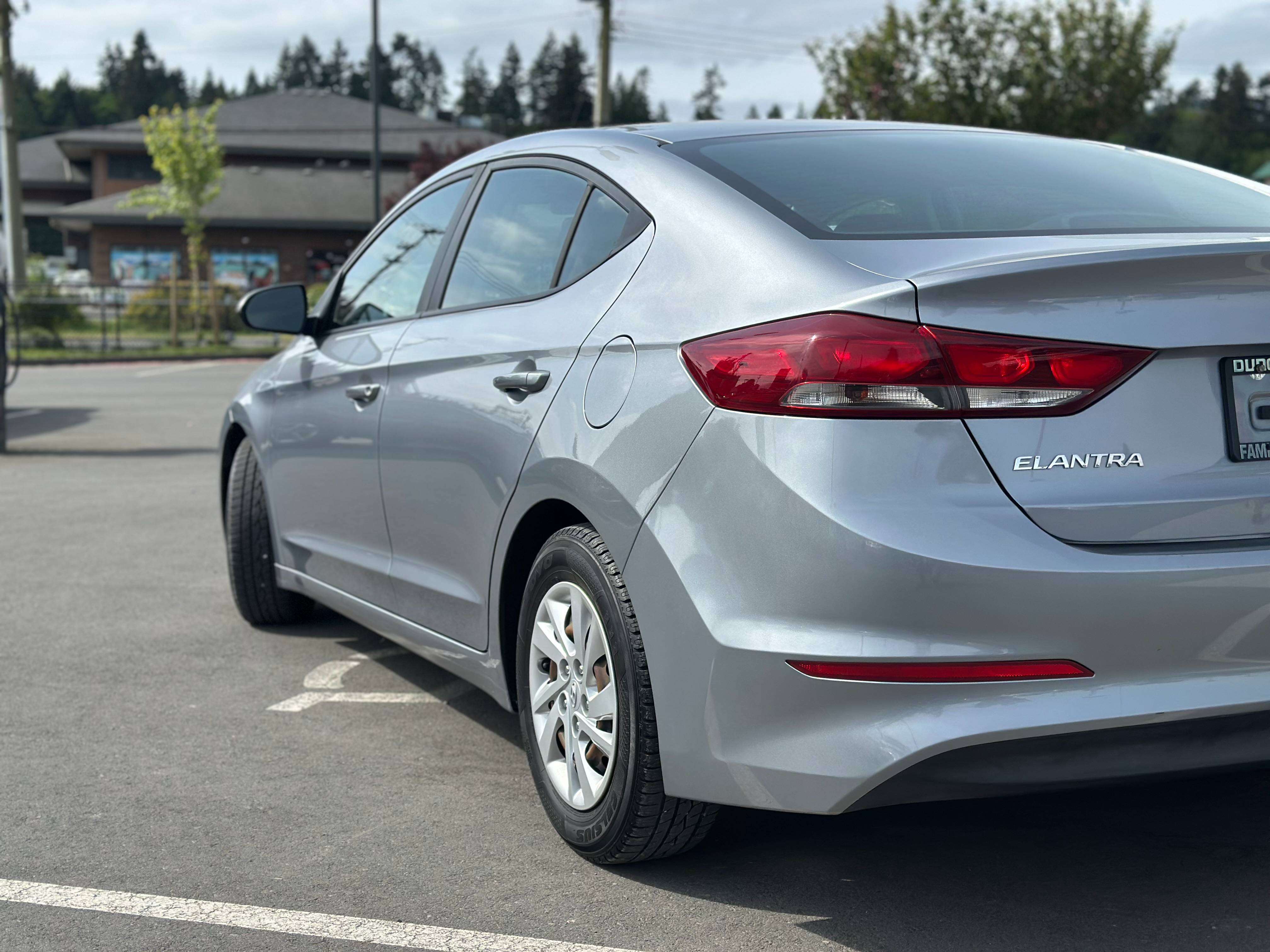 2017 Hyundai Elantra LE! HEATED SEATS! BLUETOOTH! ISLAND OWN & SERVICED — снимка 1