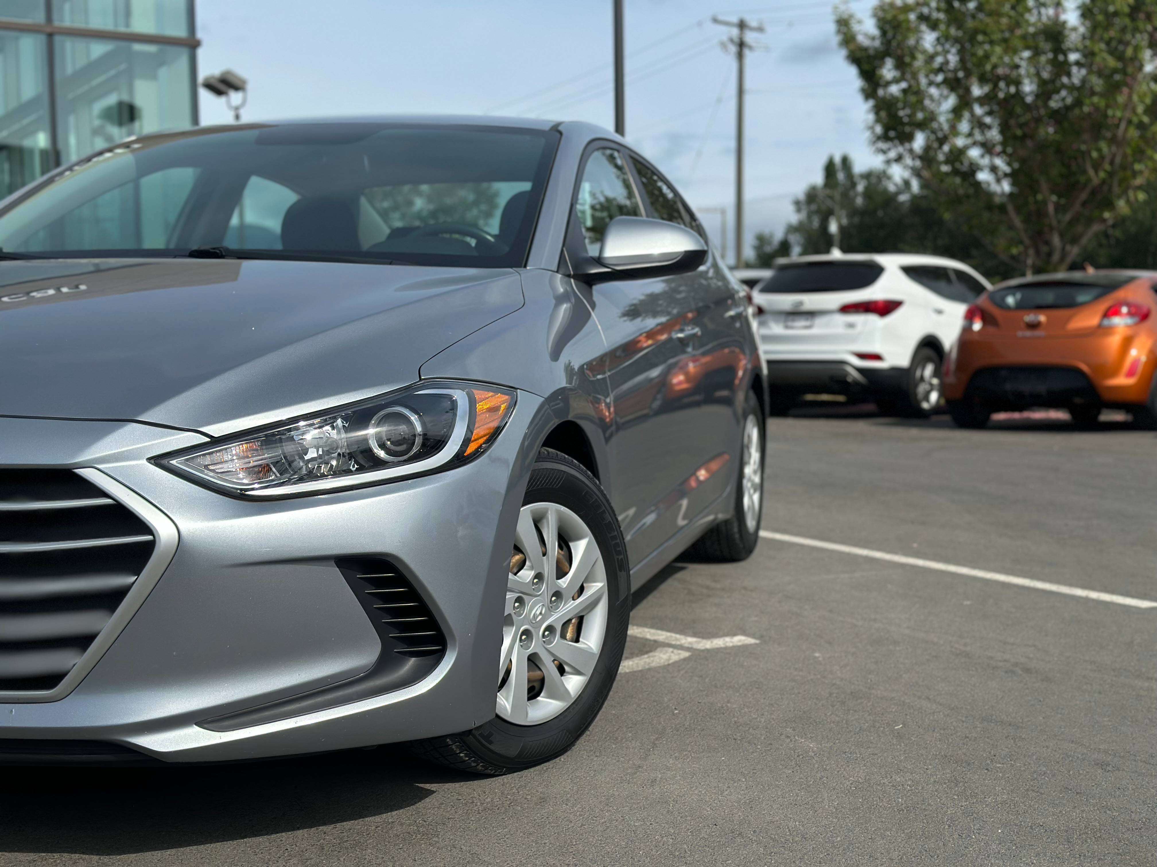 2017 Hyundai Elantra LE! HEATED SEATS! BLUETOOTH! ISLAND OWN & SERVICED — снимка 1
