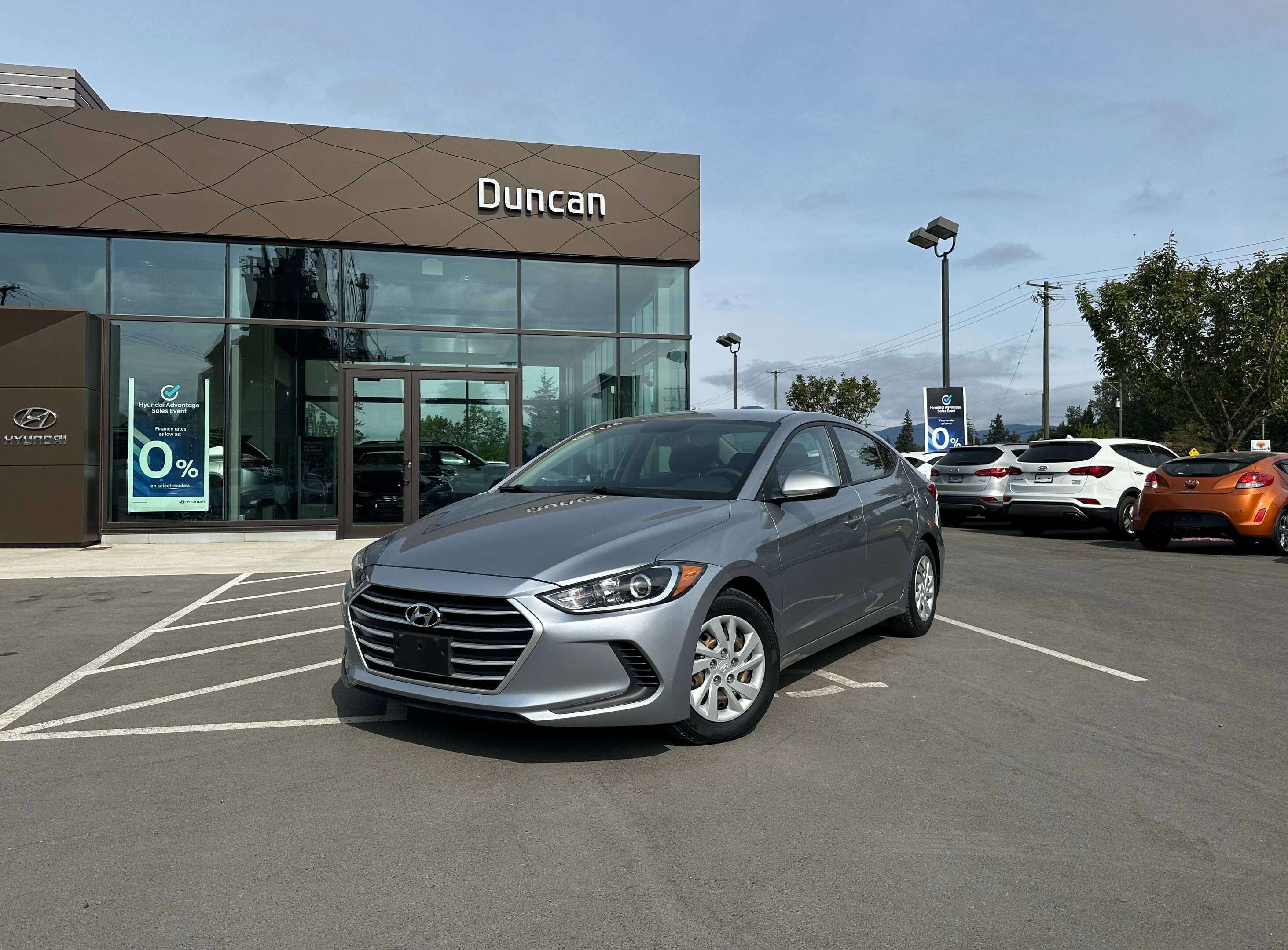 2017 Hyundai Elantra LE! HEATED SEATS! BLUETOOTH! ISLAND OWN & SERVICED