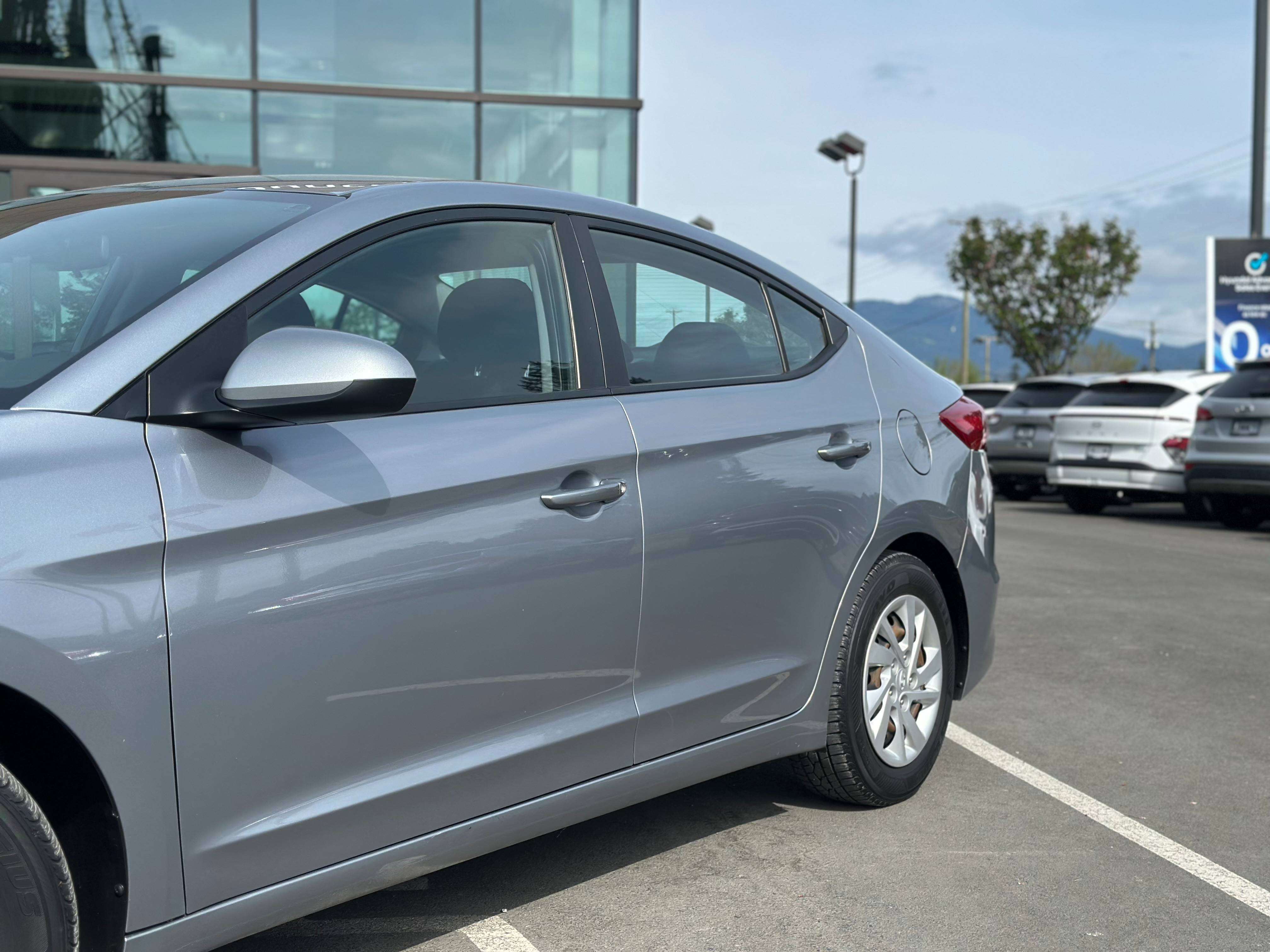 2017 Hyundai Elantra LE! HEATED SEATS! BLUETOOTH! ISLAND OWN & SERVICED — снимка 1