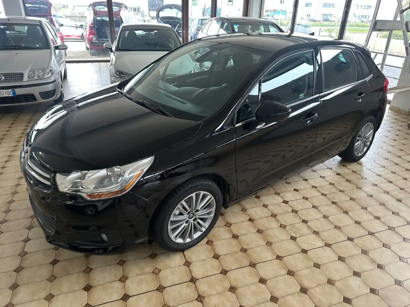 Citroen C4 1.6 VTi 120 Exclusive Zwart - 2