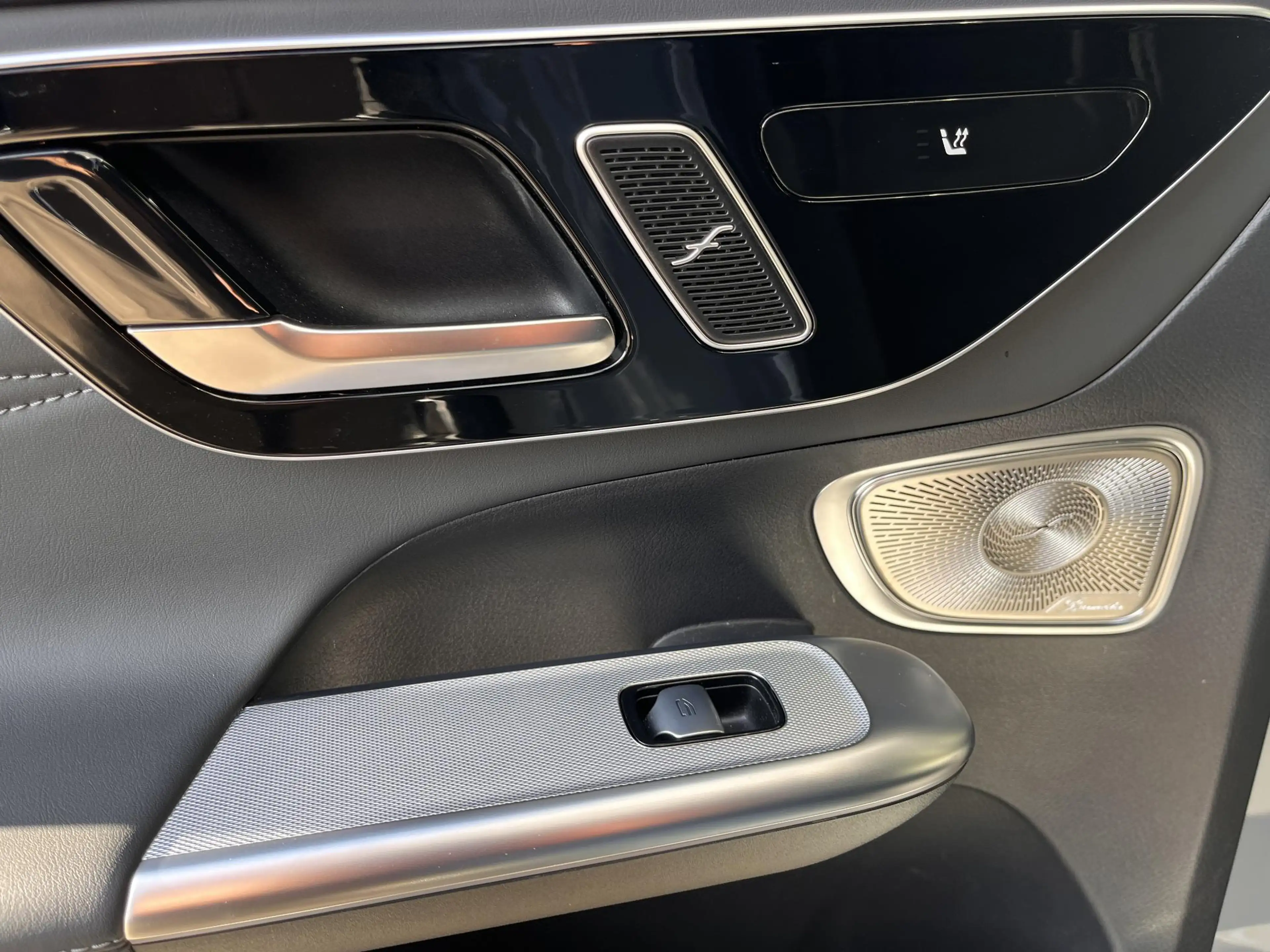 Mercedes-Benz GLC 300 Coupé de 4MATIC "140 Years Edition" — photo 13
