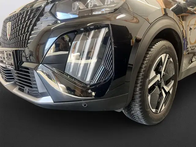 Peugeot 2008 view 11
