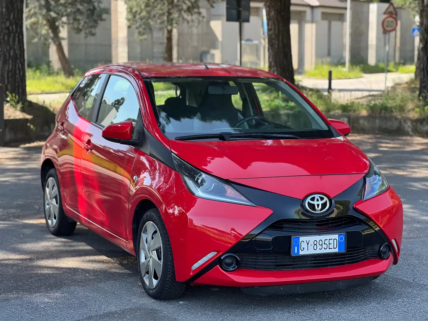 Toyota Aygo Aygo 5p 1.0 x-cool Piros - 1