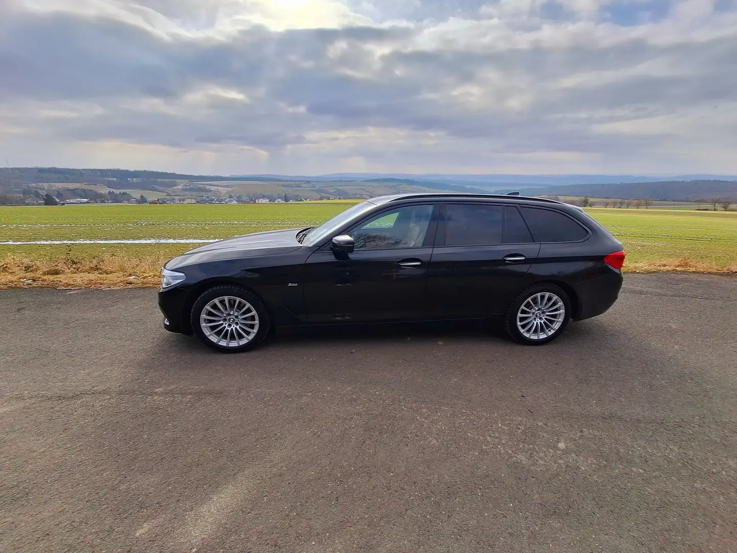 BMW 530 530i xDrive Touring Aut. Sport Line Noir - 2
