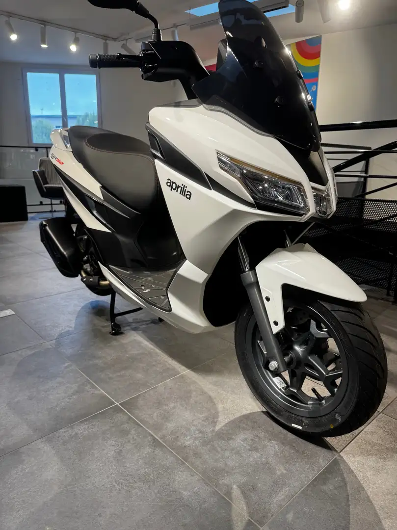 Aprilia SXR 50 Negro - 1