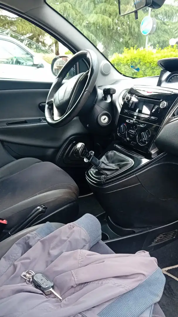 Lancia Ypsilon 1.2 8v Gold ecochic Gpl 59cv Білий - 1