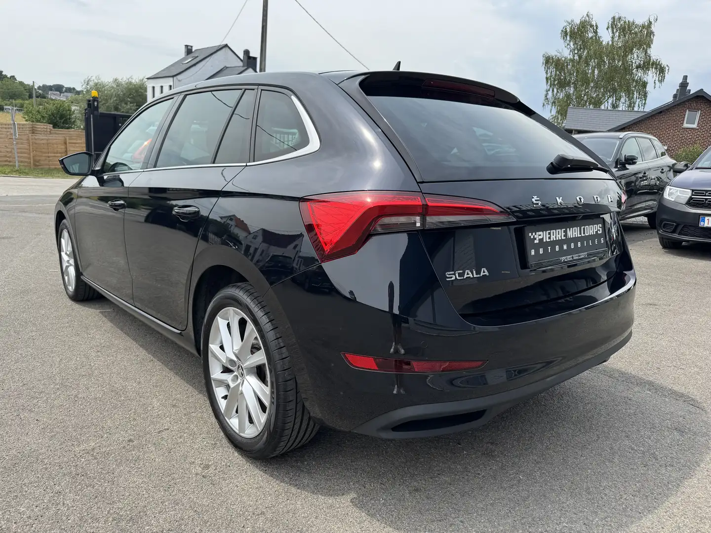 Skoda Scala 1.5 TSI Ambition DSG / CARPLAY / CAMERA / AUTO Negro - 2