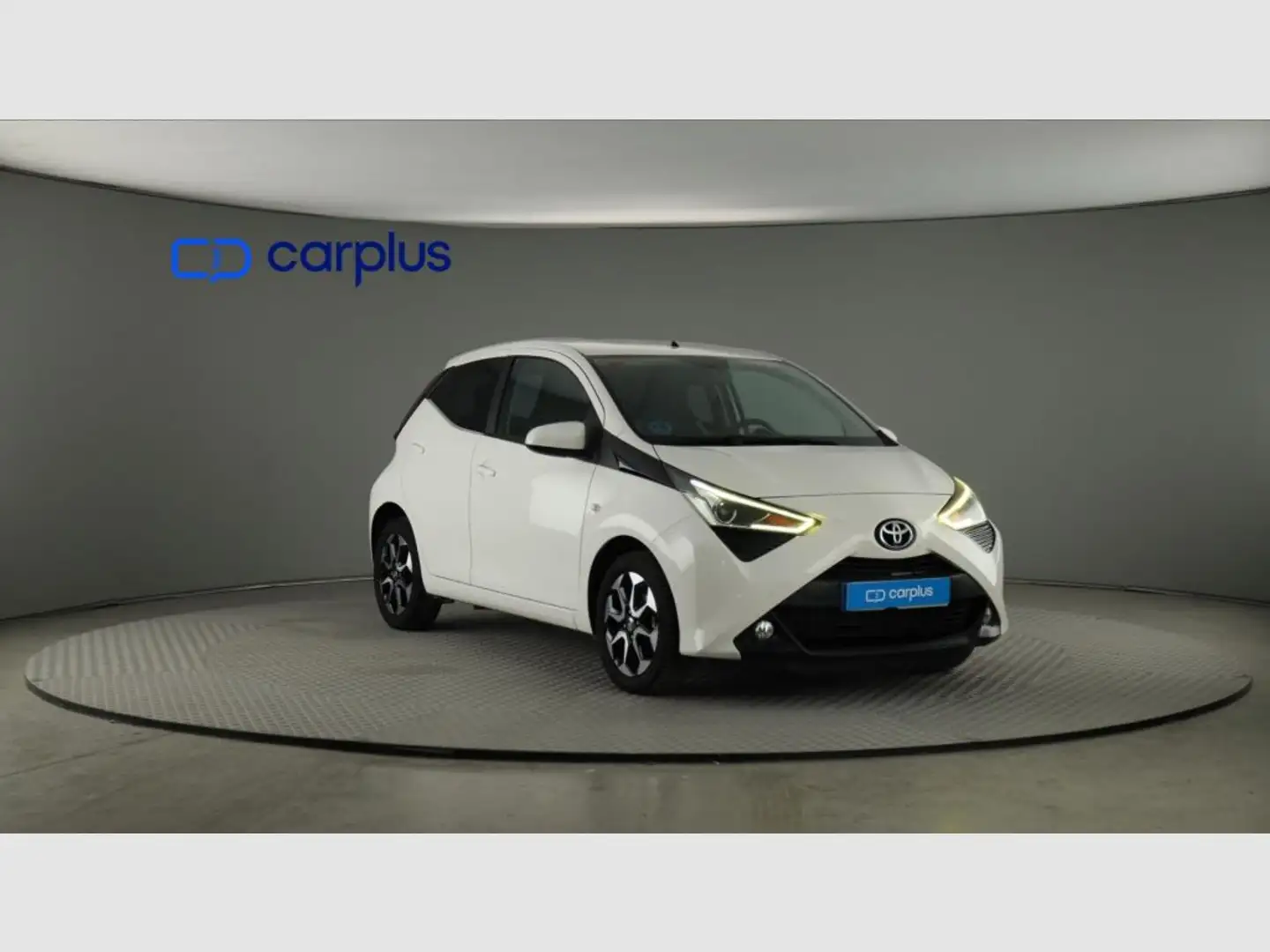 Toyota Aygo 70 x-play Blanco - 2