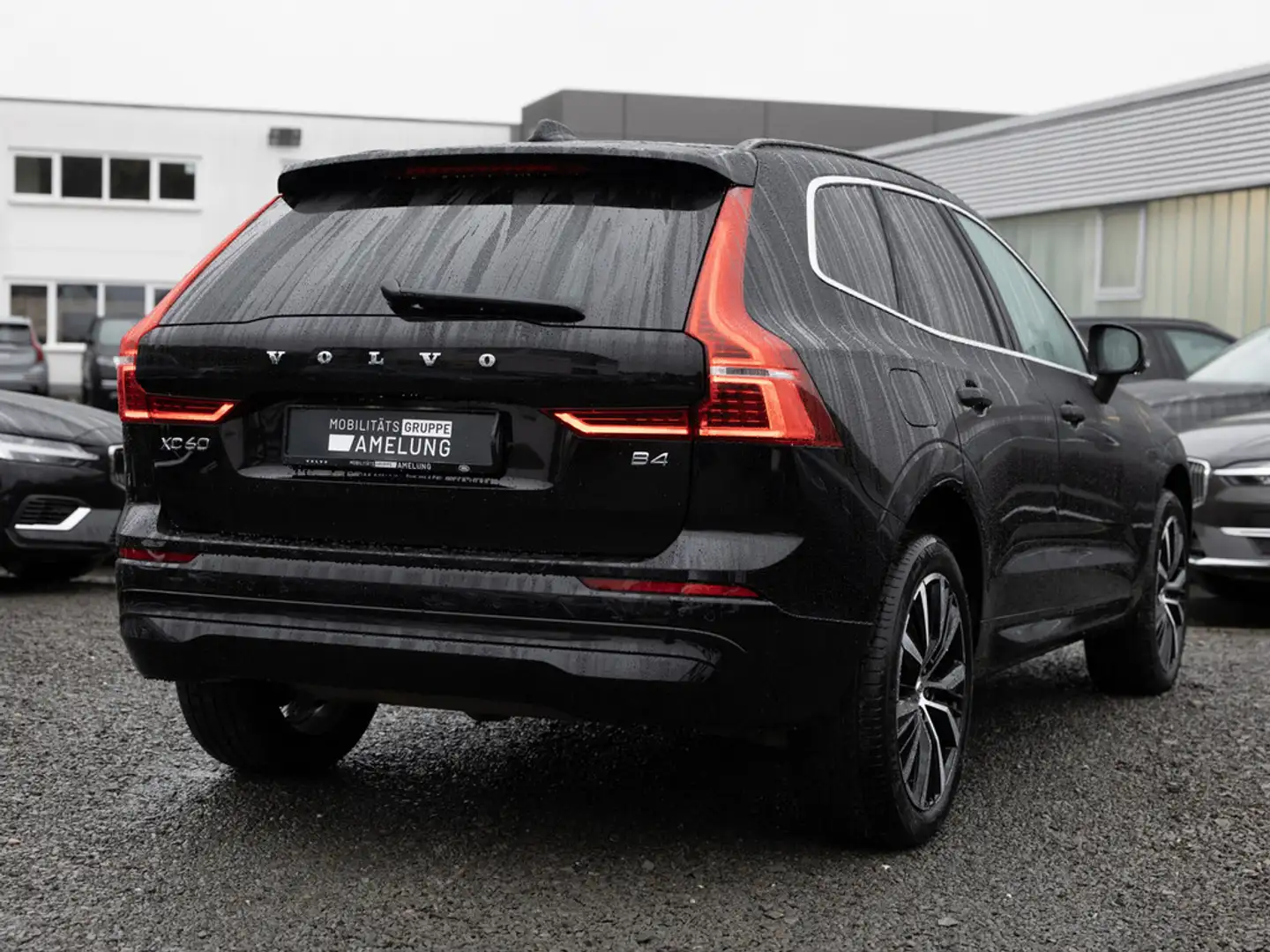 Volvo XC60 B4 B Core aus 1.Hand SHZ AHK FACEL. LED Schwarz - 2