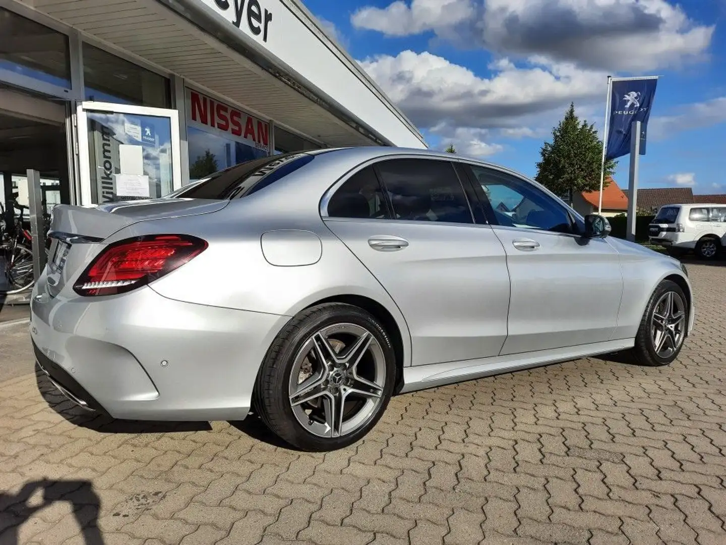 Mercedes-Benz C 400 4Matic 9G-TRONIC AMG Line.NAVI.Kamera.LED Ezüst - 2