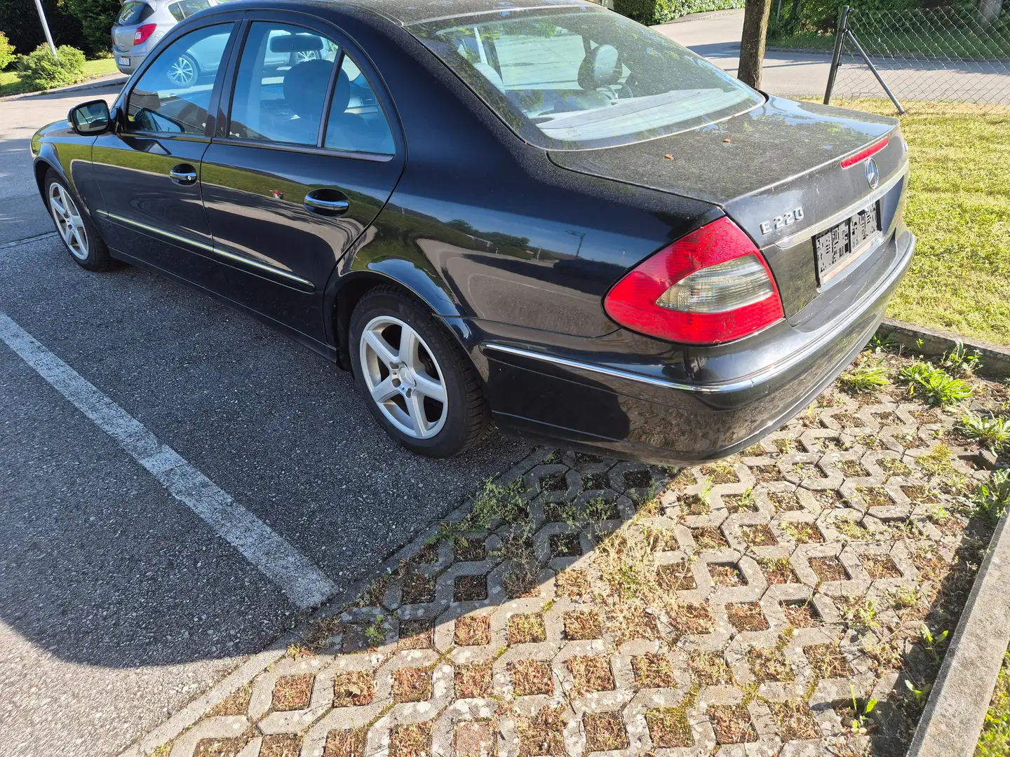 Mercedes-Benz E 220 E 220 Avantgarde Schwarz - 2