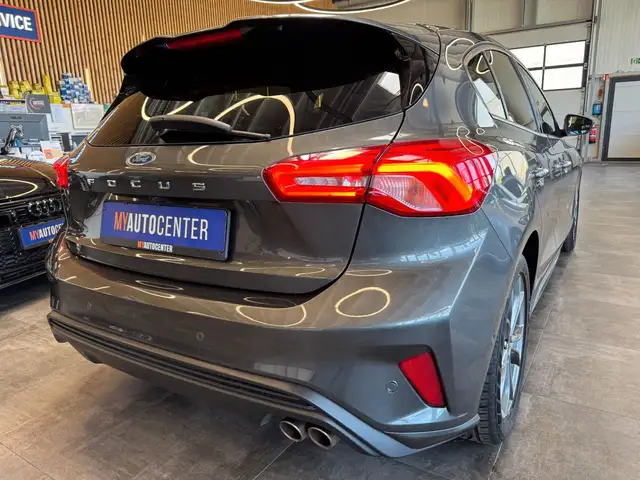 Ford Focus view 2