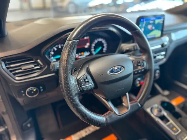 Ford Focus view 8