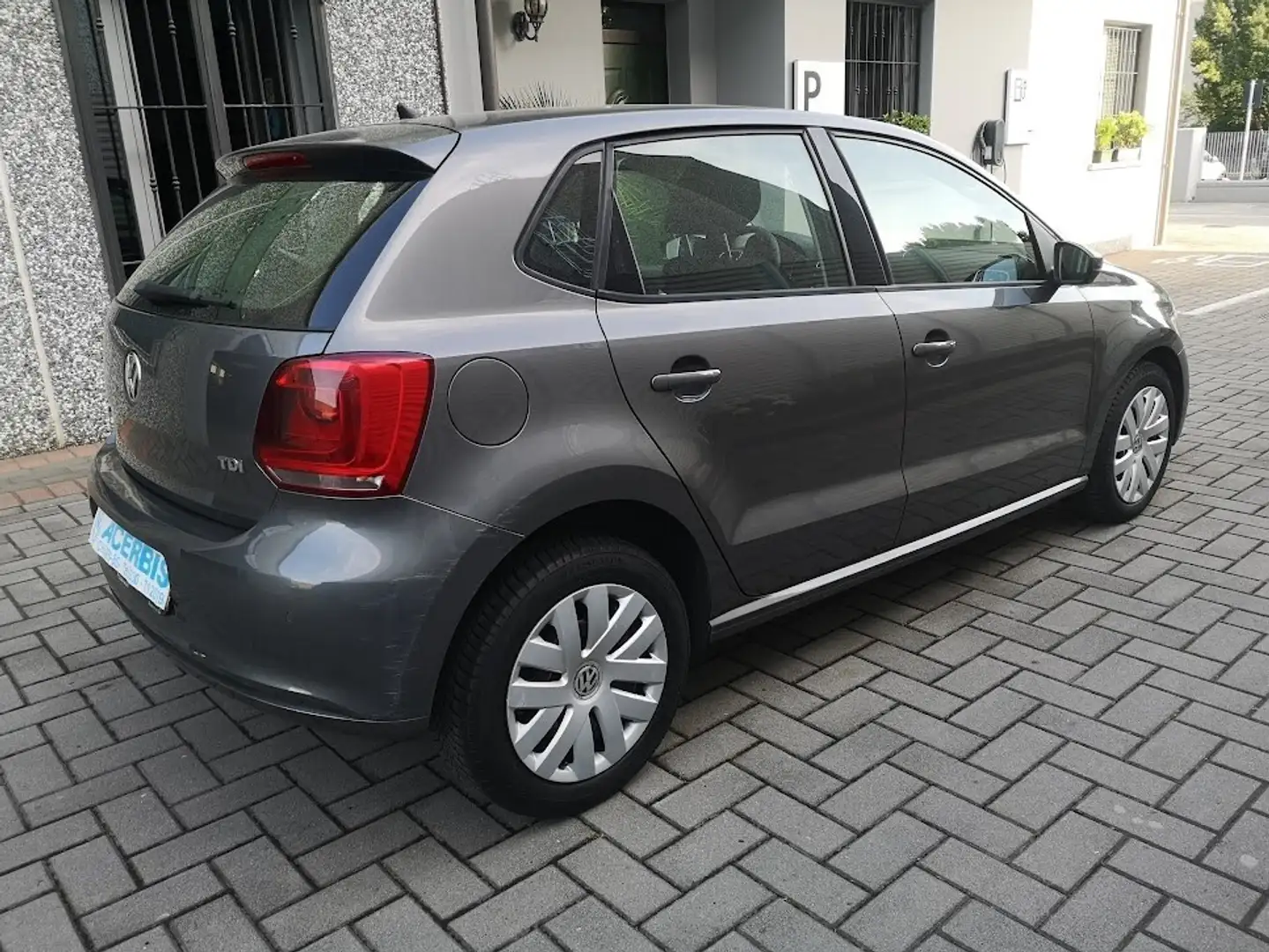 Volkswagen Polo 1.2 TDI DPF 5 p. Comfortline 75 CV Gris - 2
