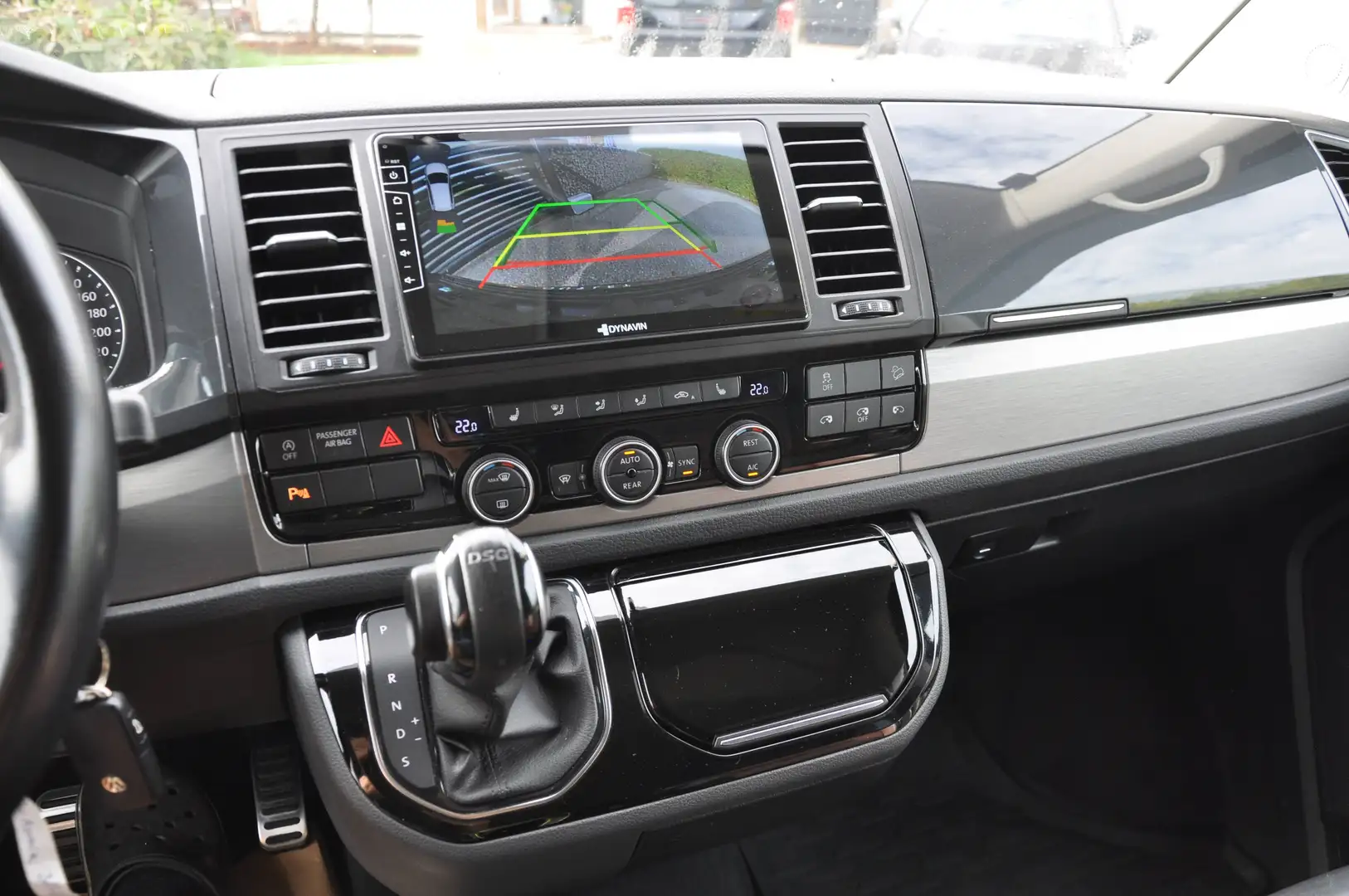 Volkswagen T6 Multivan Multivan PanAmericana 2,0 TDI 4Motion BMT DSG  ACC Led  PanAmericana AHK Tisch Schwarz - 2