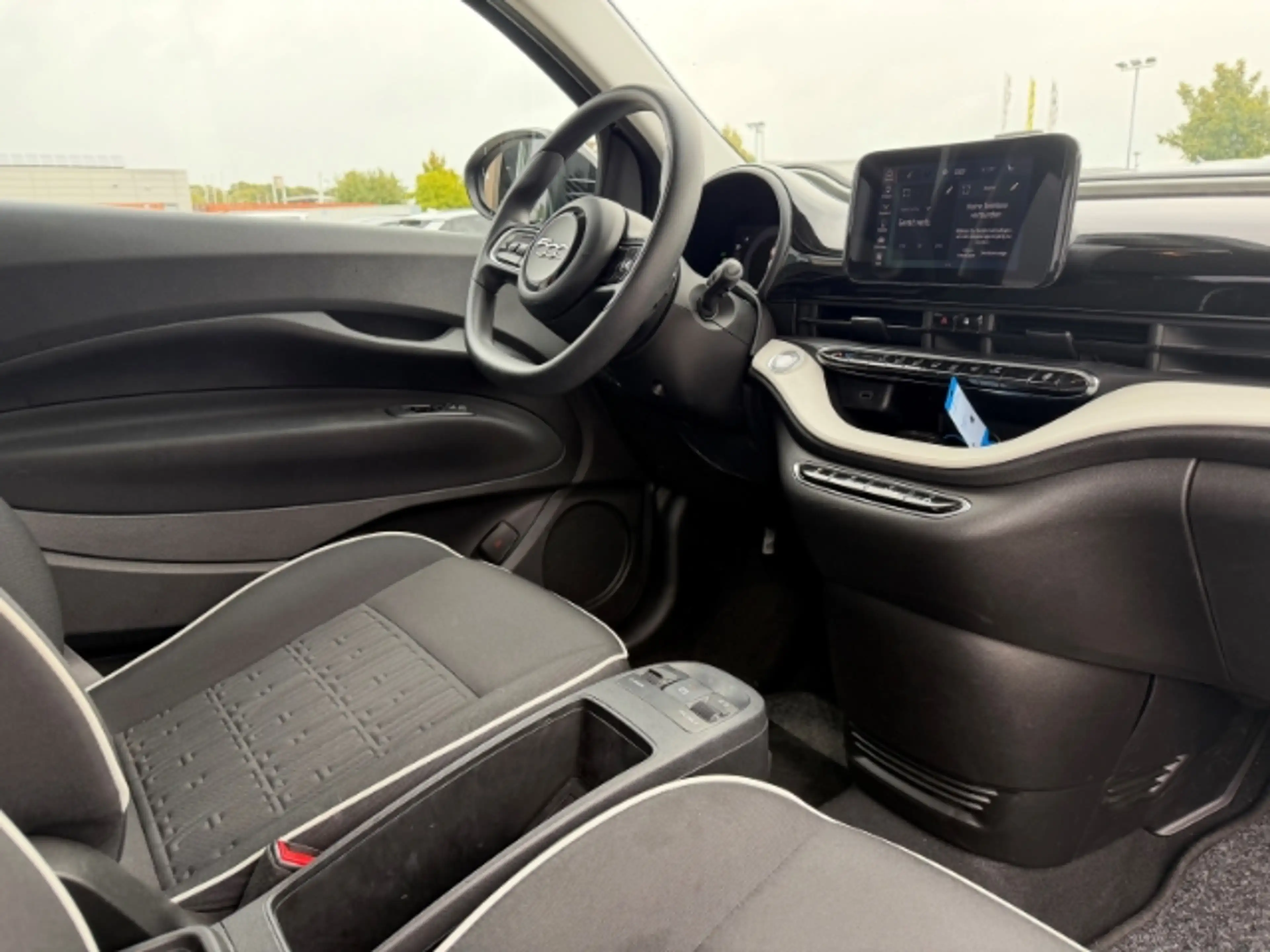 Fiat 500e Action *Klimaanlage *Apple Car Play — photo 11