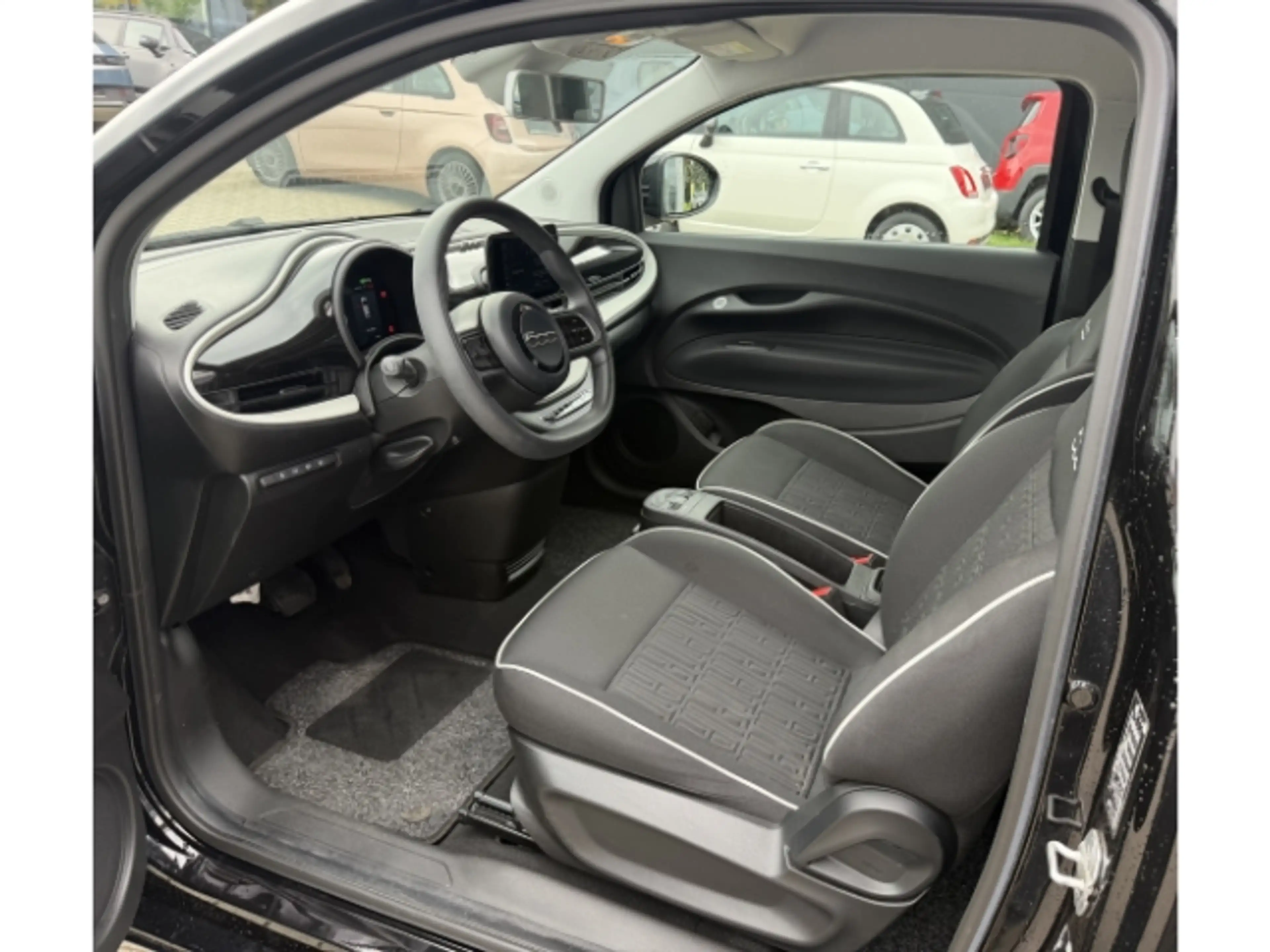 Fiat 500e Action *Klimaanlage *Apple Car Play — photo 10