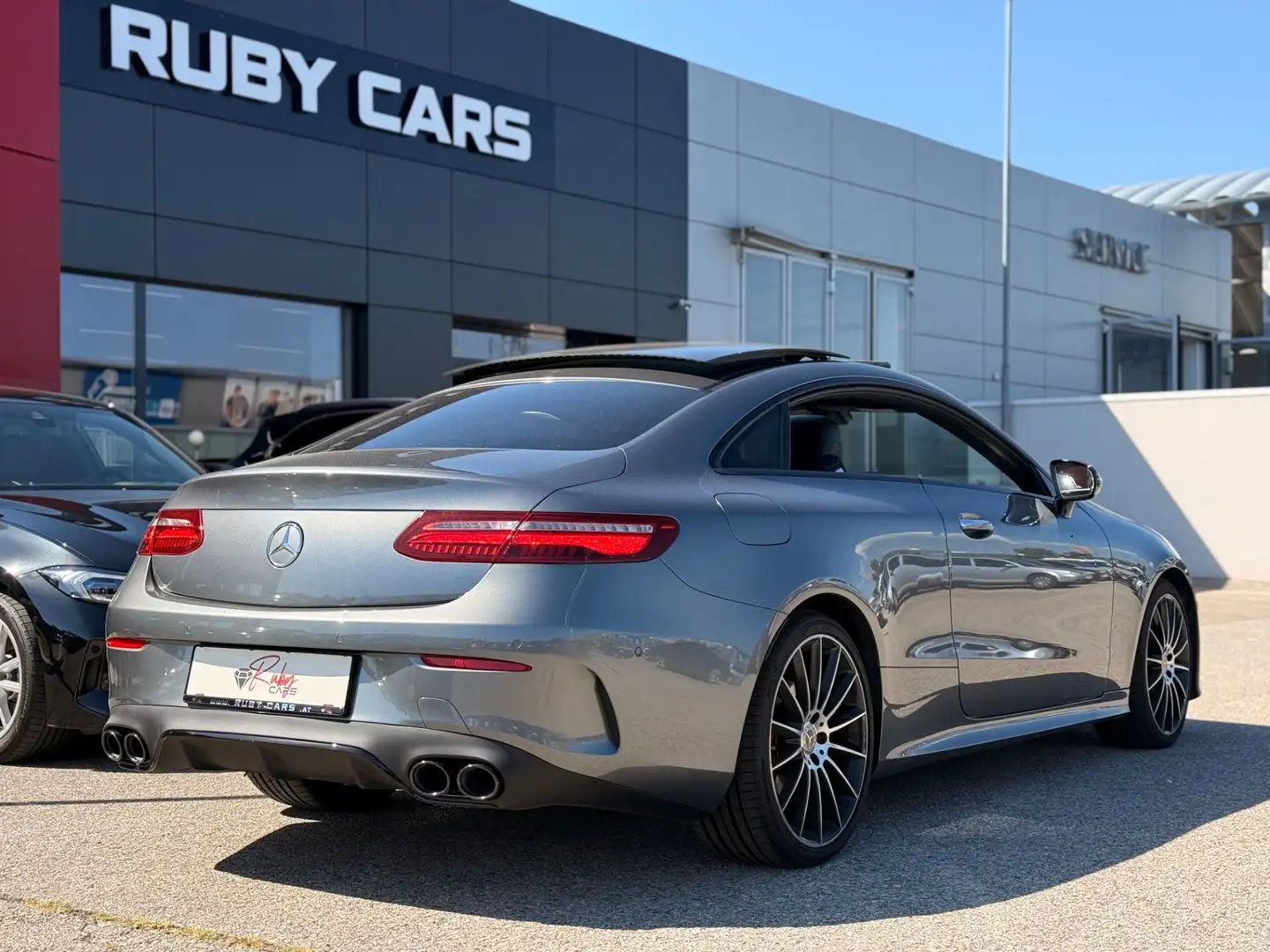 Mercedes-Benz E 220 E-Coupe E 220 d AMG-Line Silber - 2